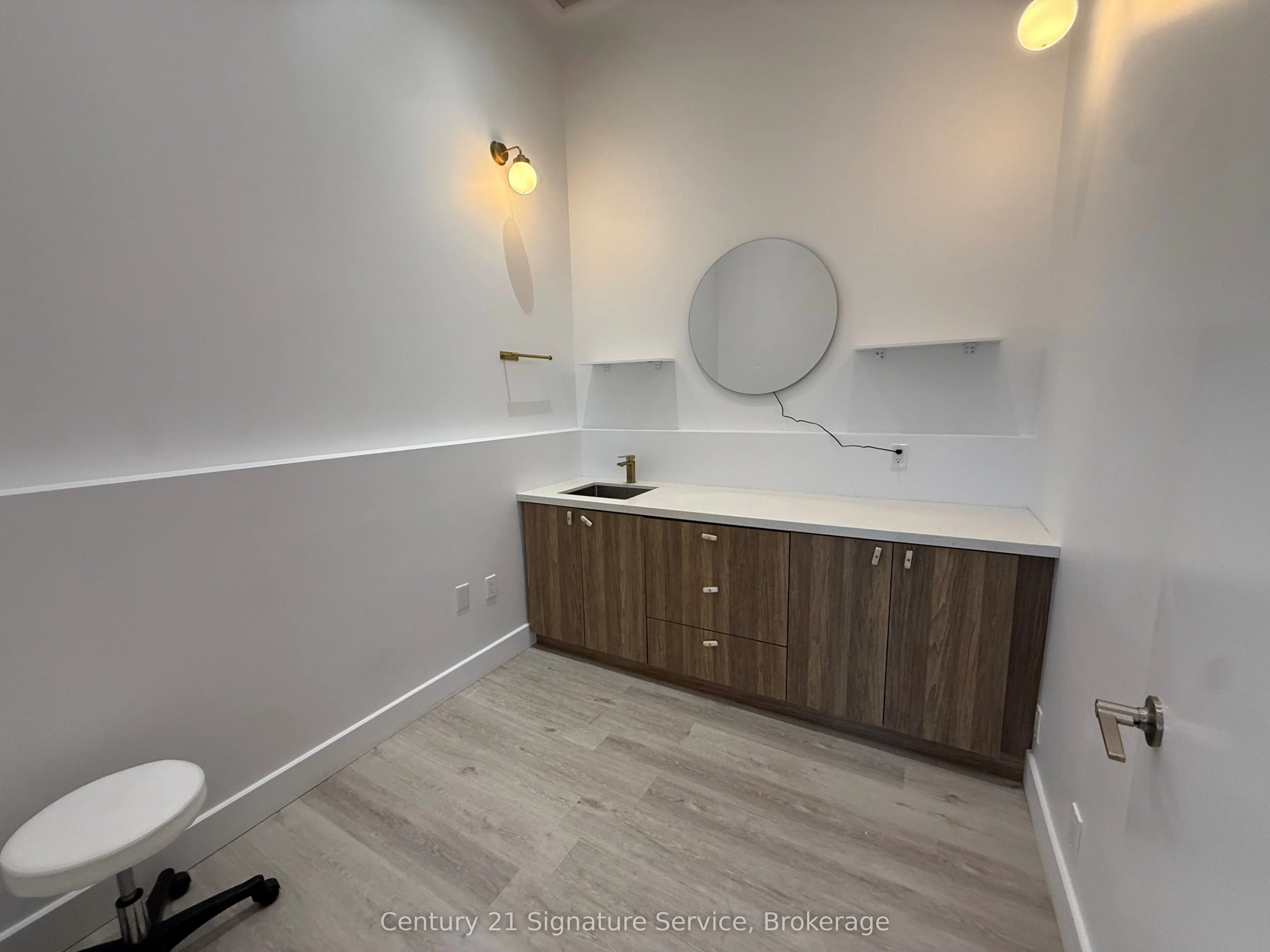 2083 Lakeshore Boulevard W #3C
