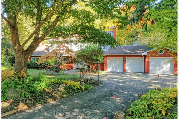 1296 Cumnock Crescent