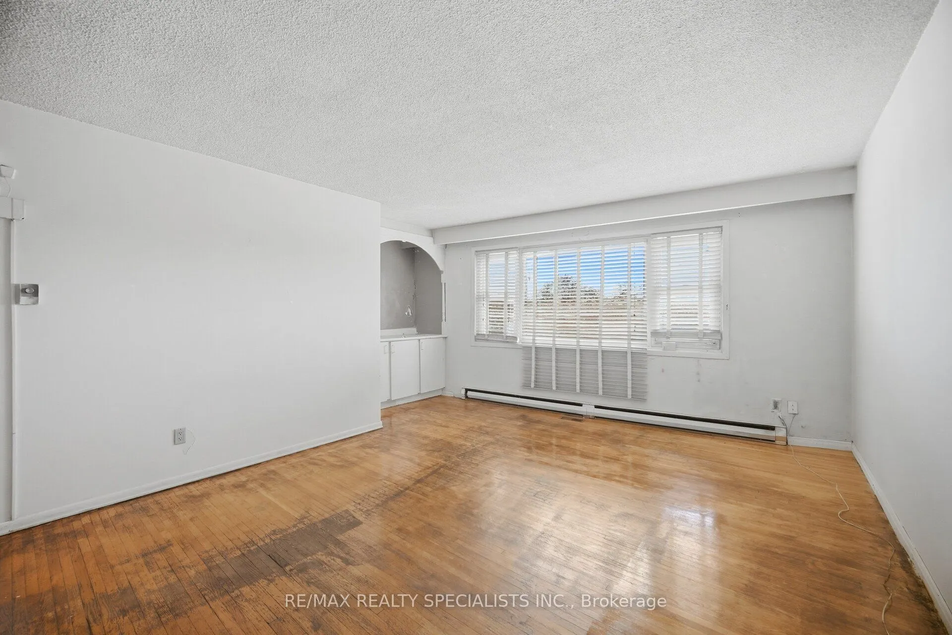 1169 Lakeshore Road E