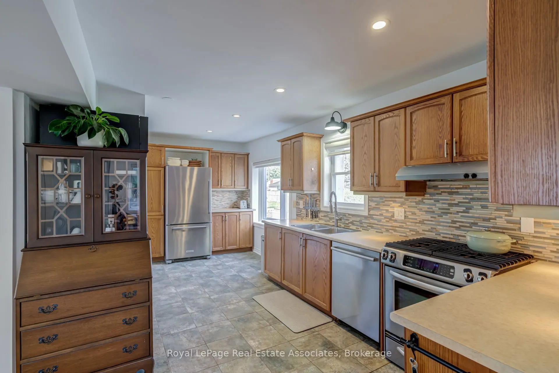889 Third Street