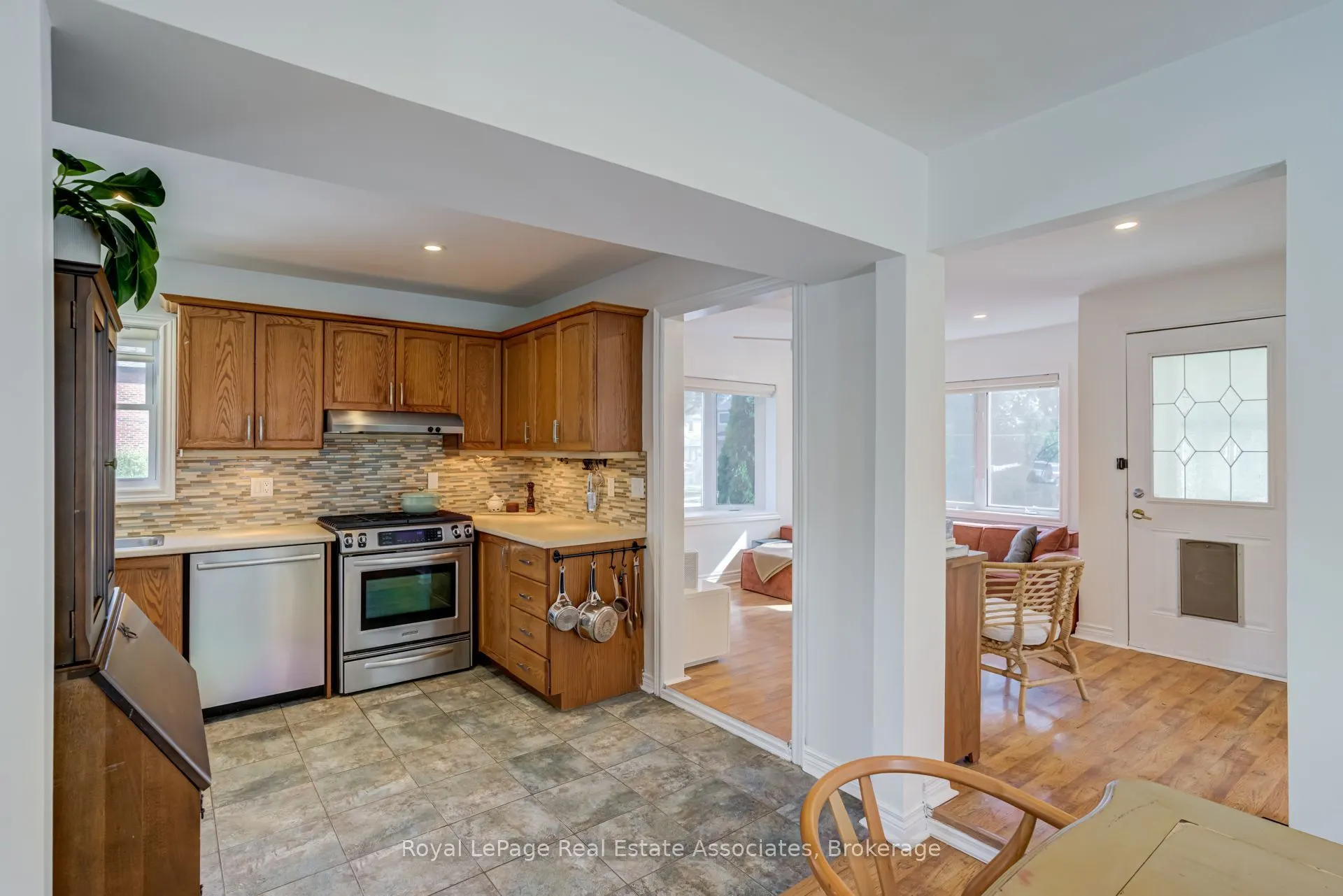 889 Third Street
