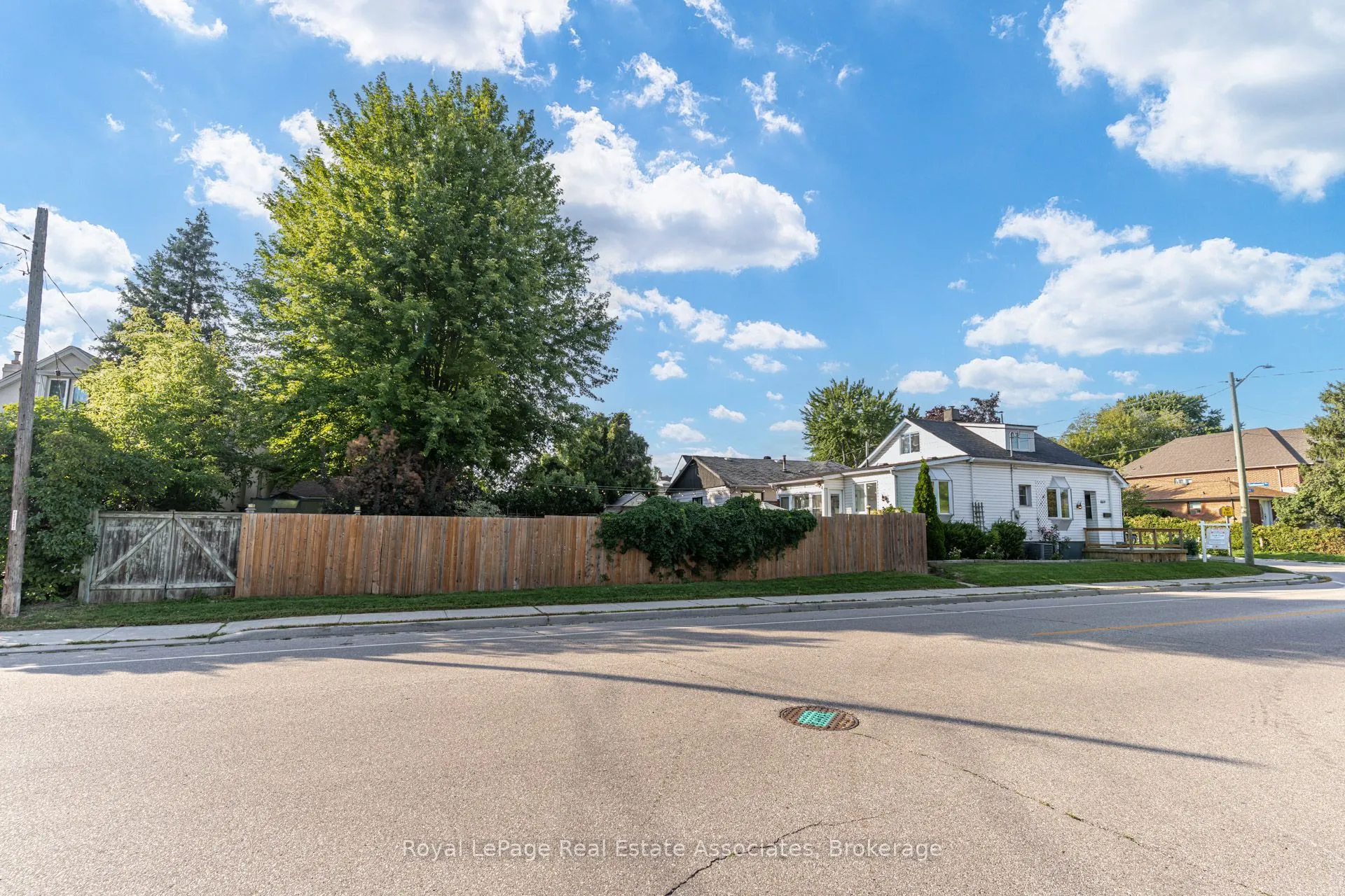 889 Third Street