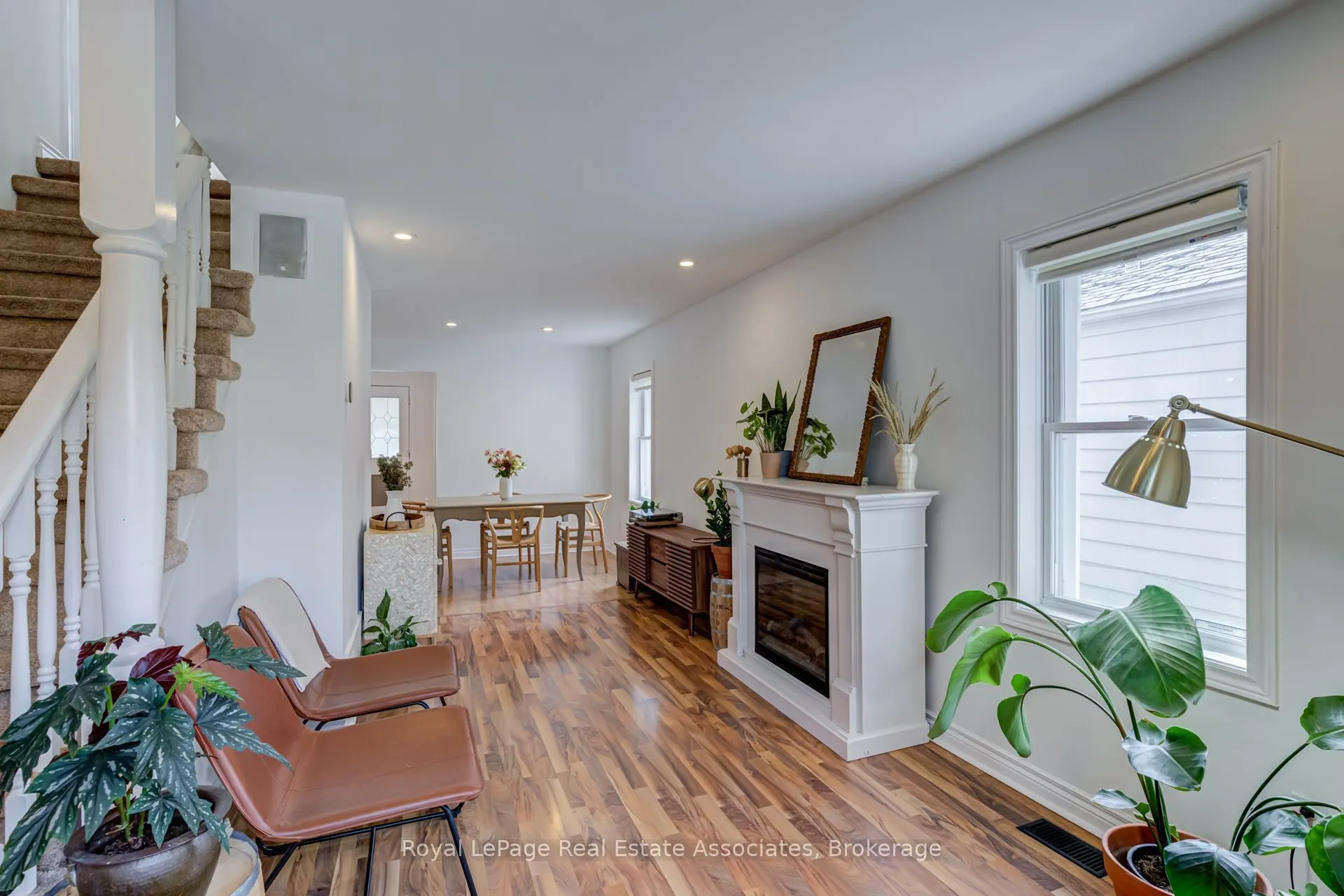 889 Third Street