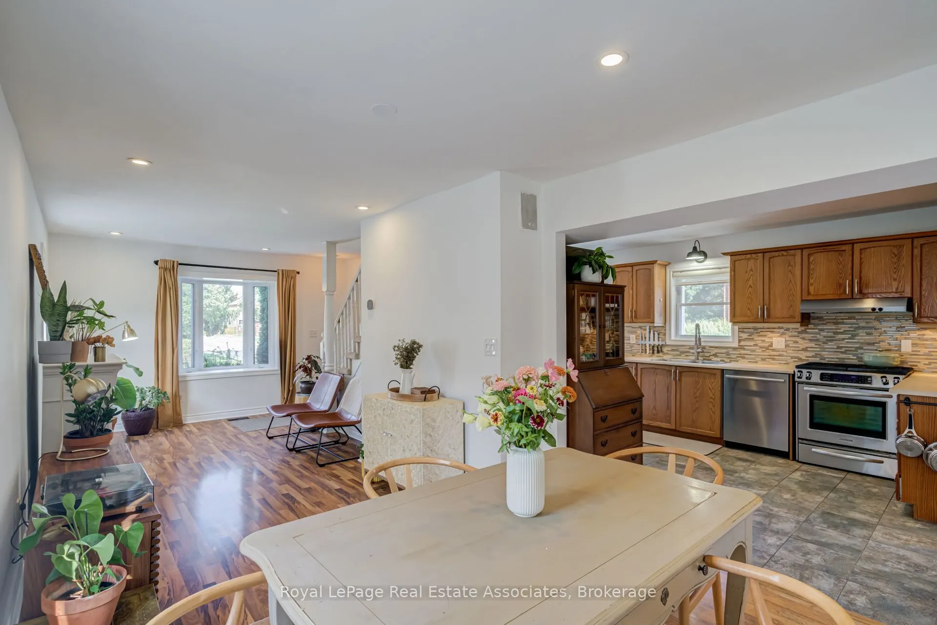 889 Third Street