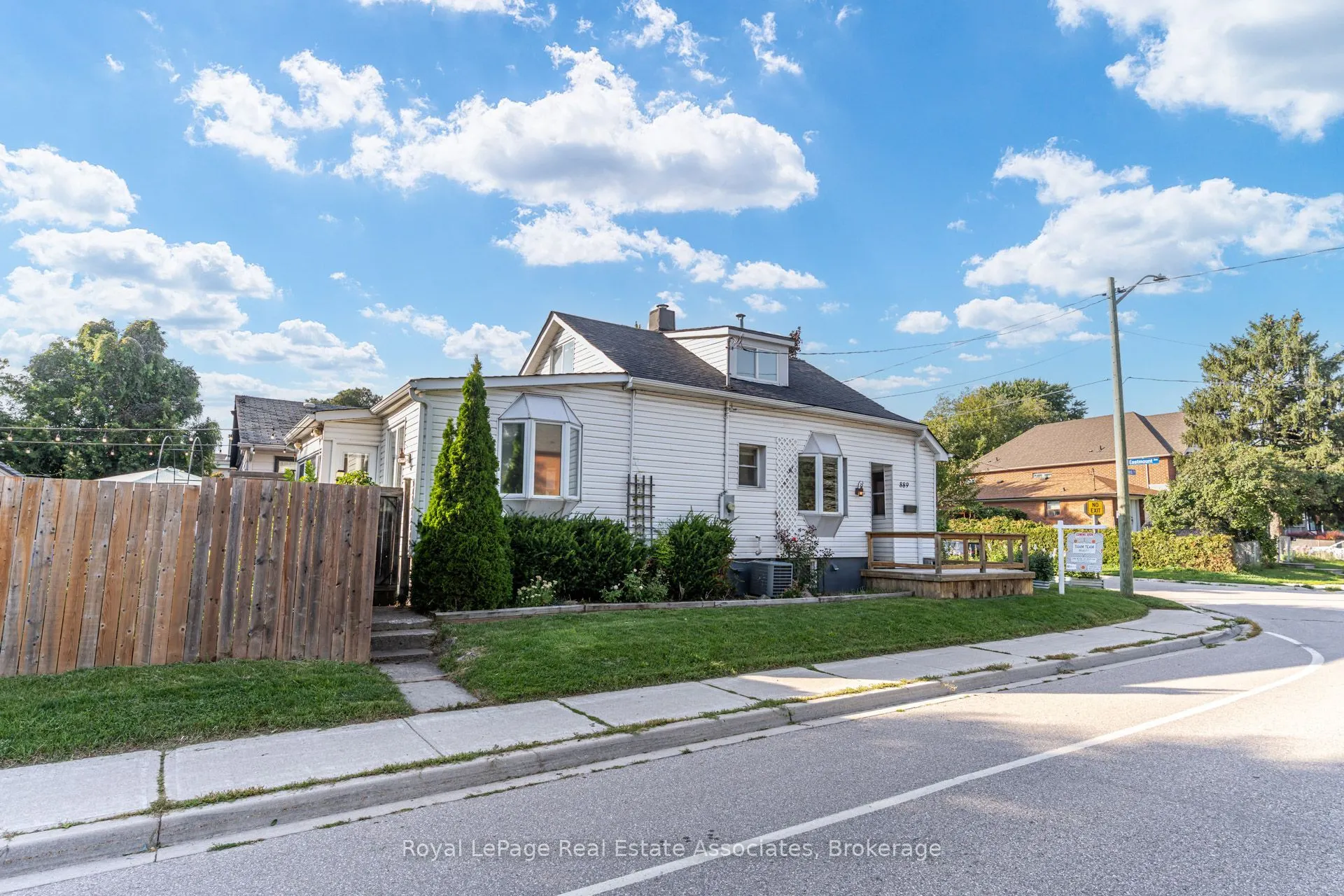 889 Third Street