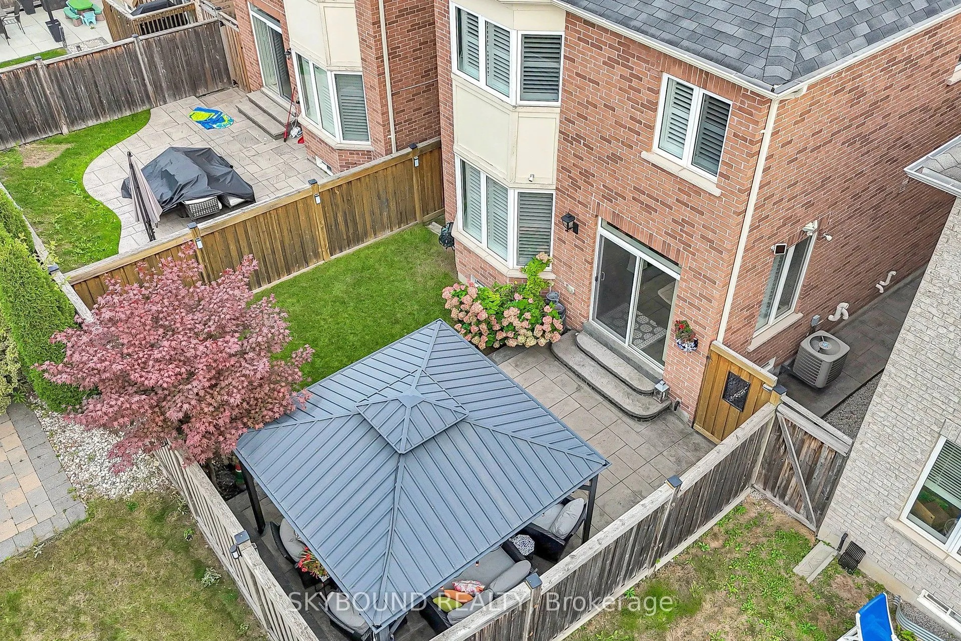 1455 Haws Crescent