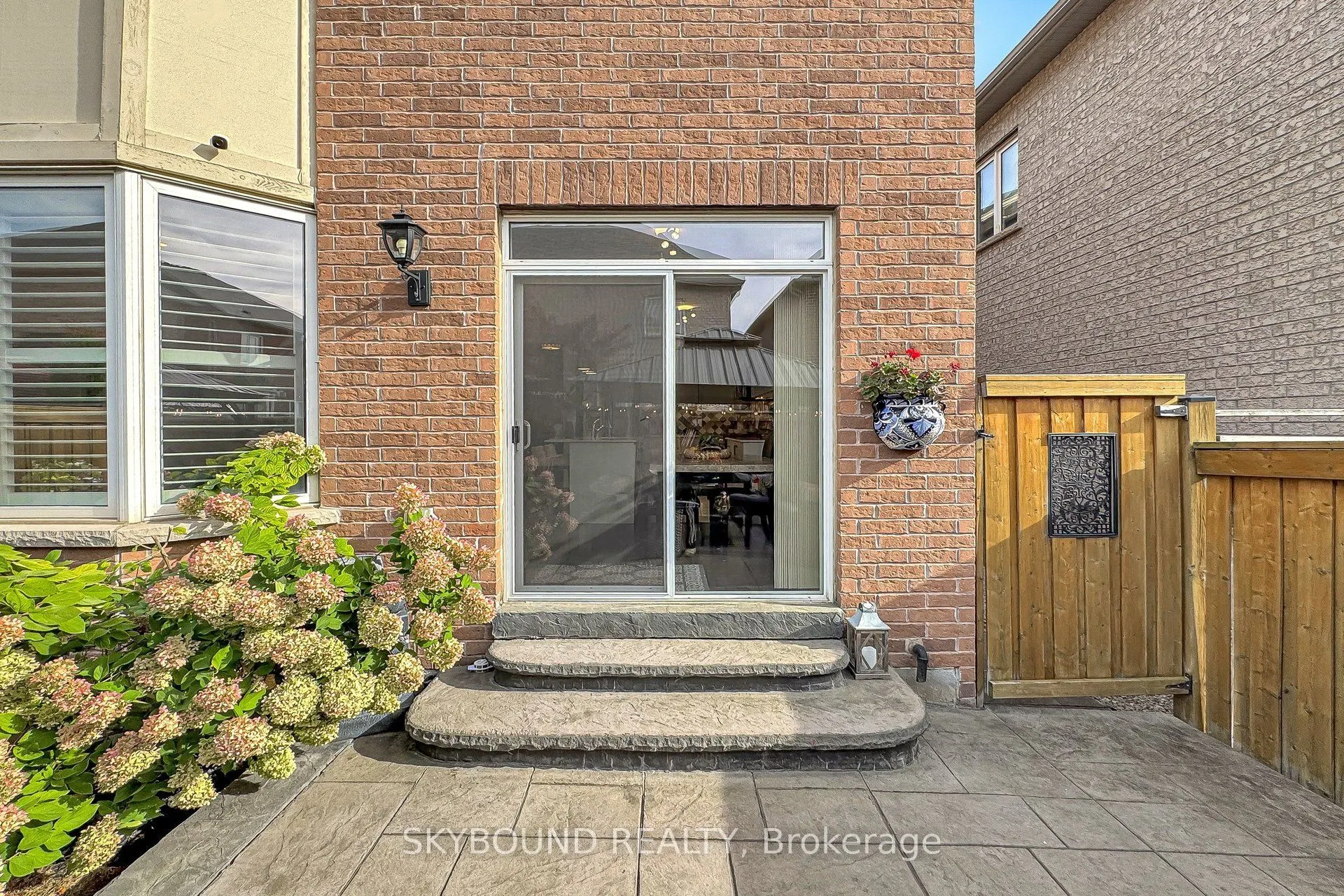 1455 Haws Crescent