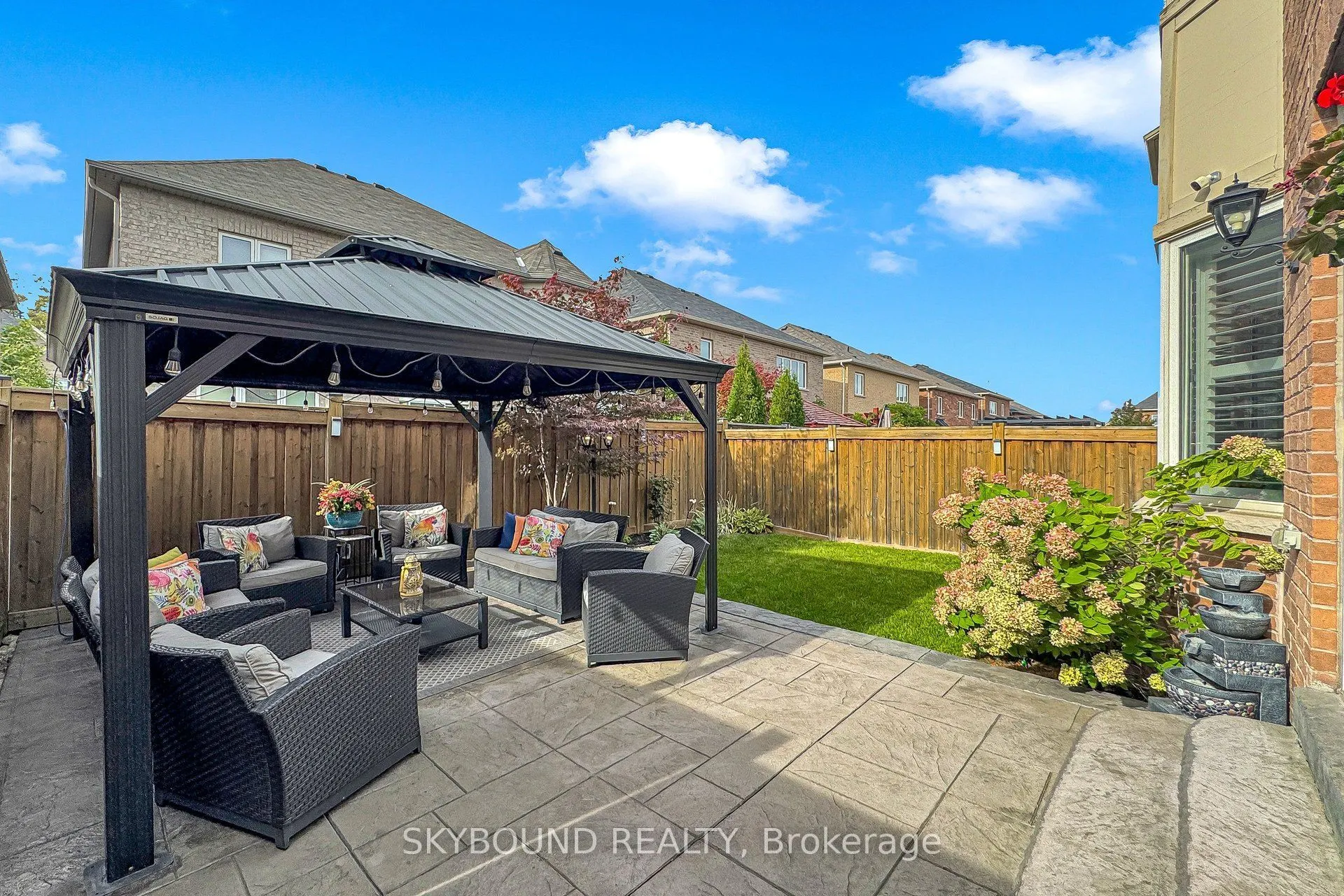 1455 Haws Crescent