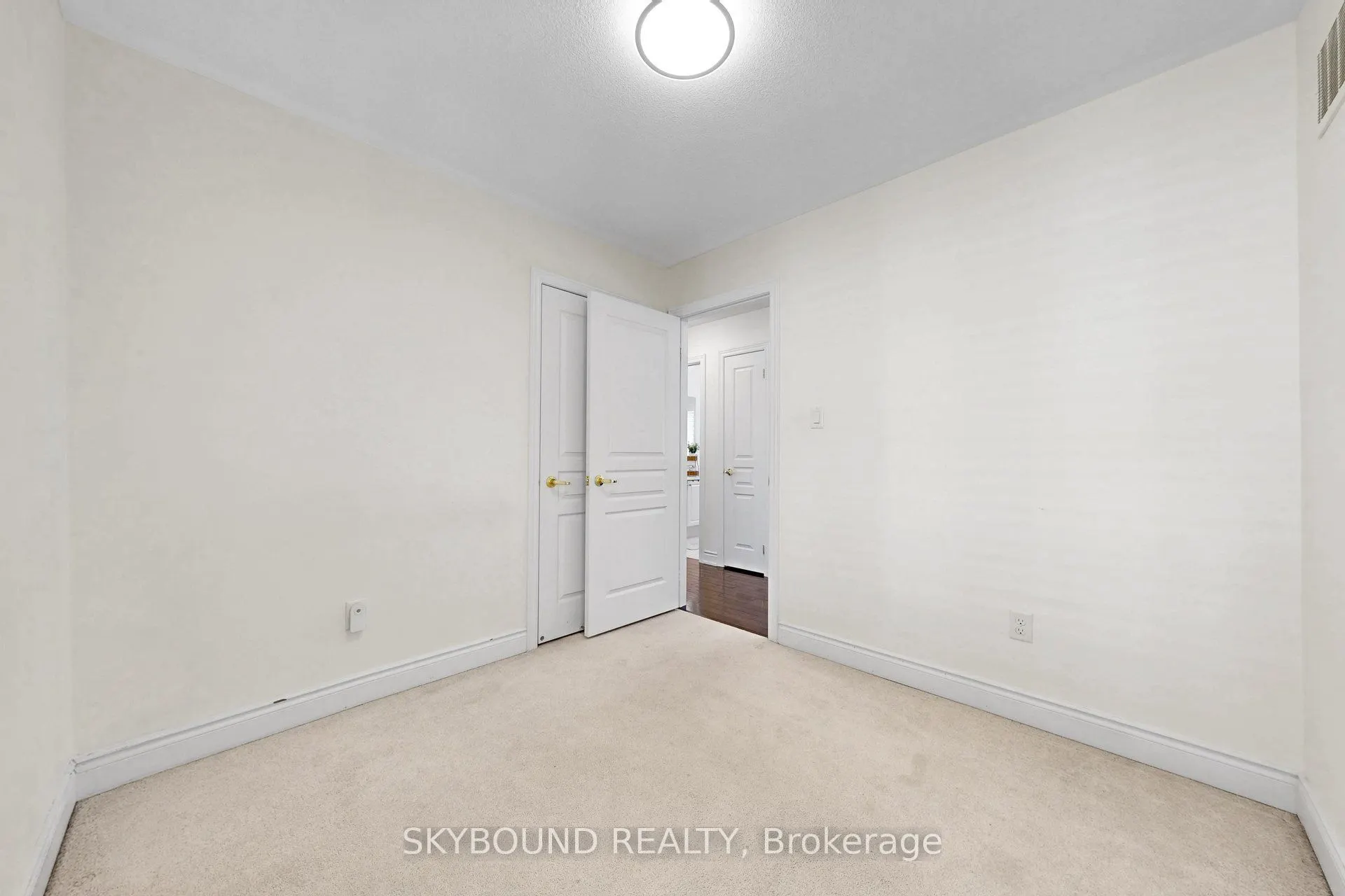 1455 Haws Crescent
