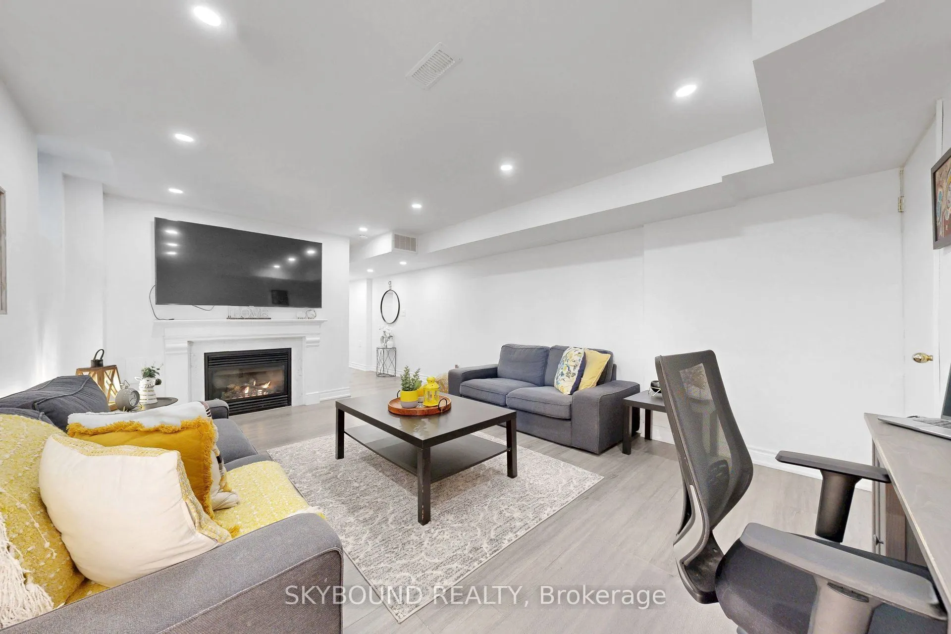 1455 Haws Crescent