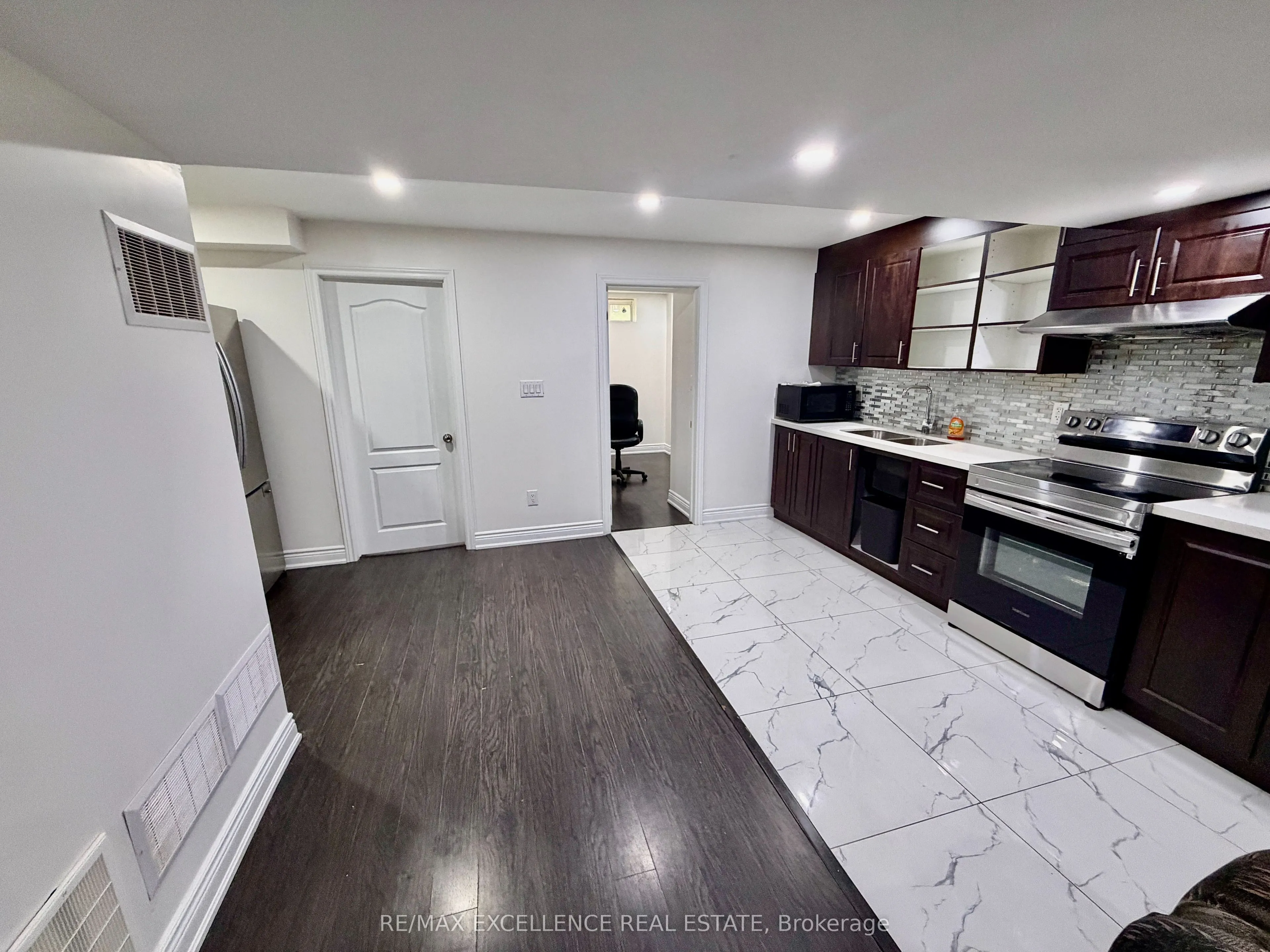 24 Lanark Circle #BSMT