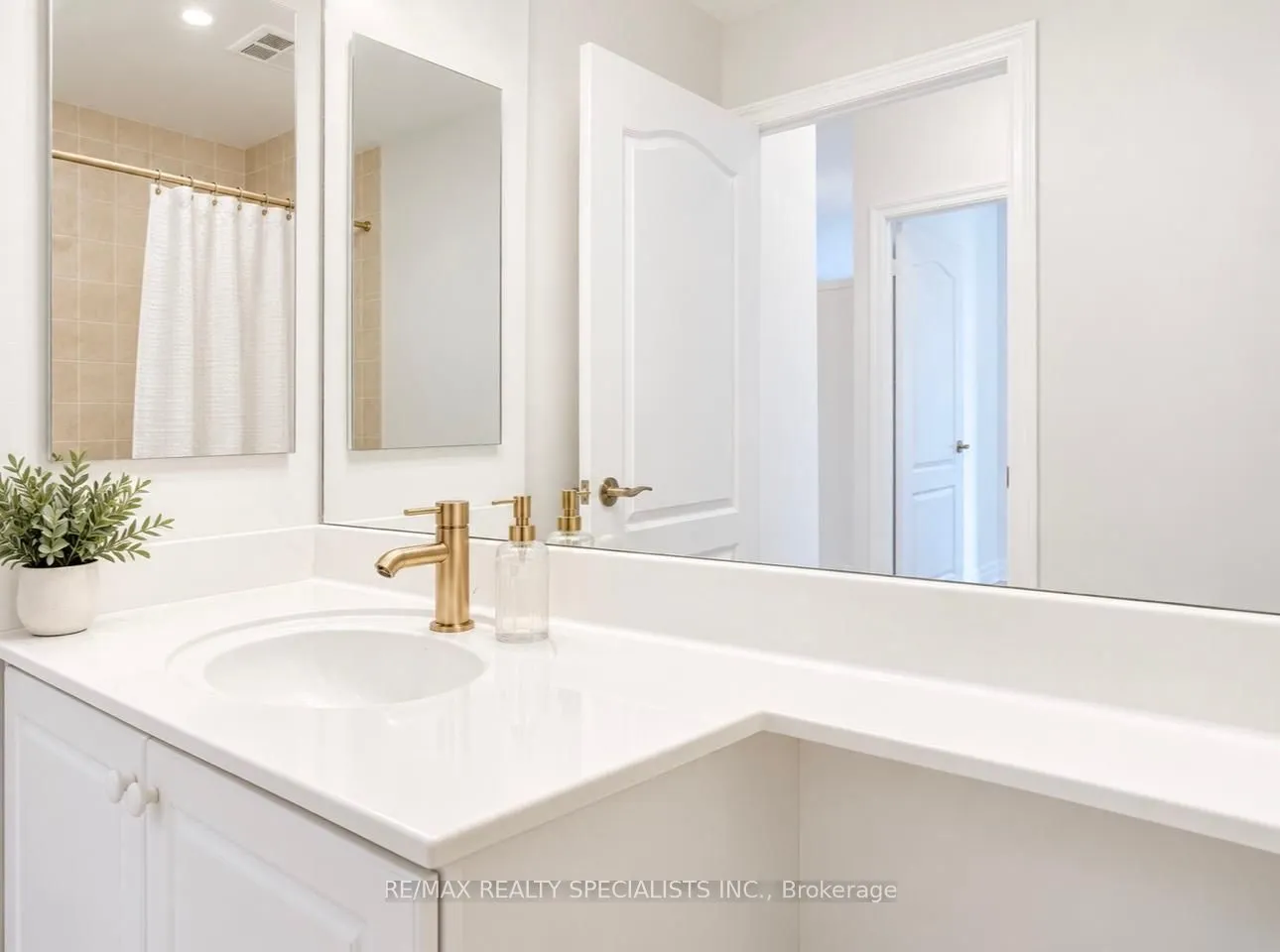2119 LAKESHORE Boulevard W #901