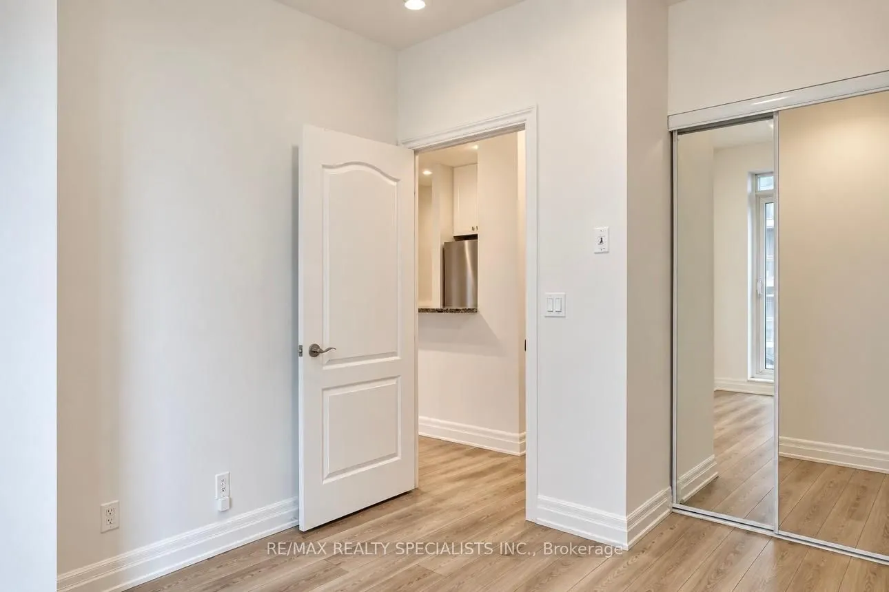 2119 LAKESHORE Boulevard W #901