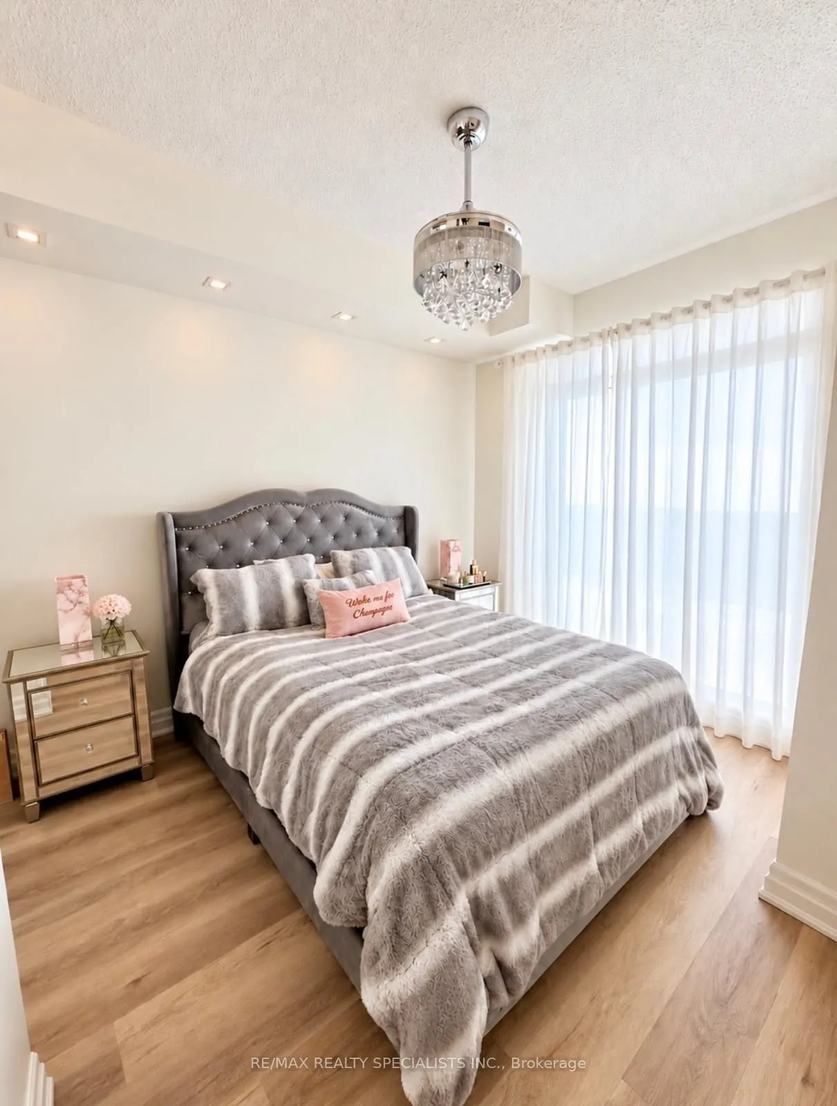 2119 LAKESHORE Boulevard W #901
