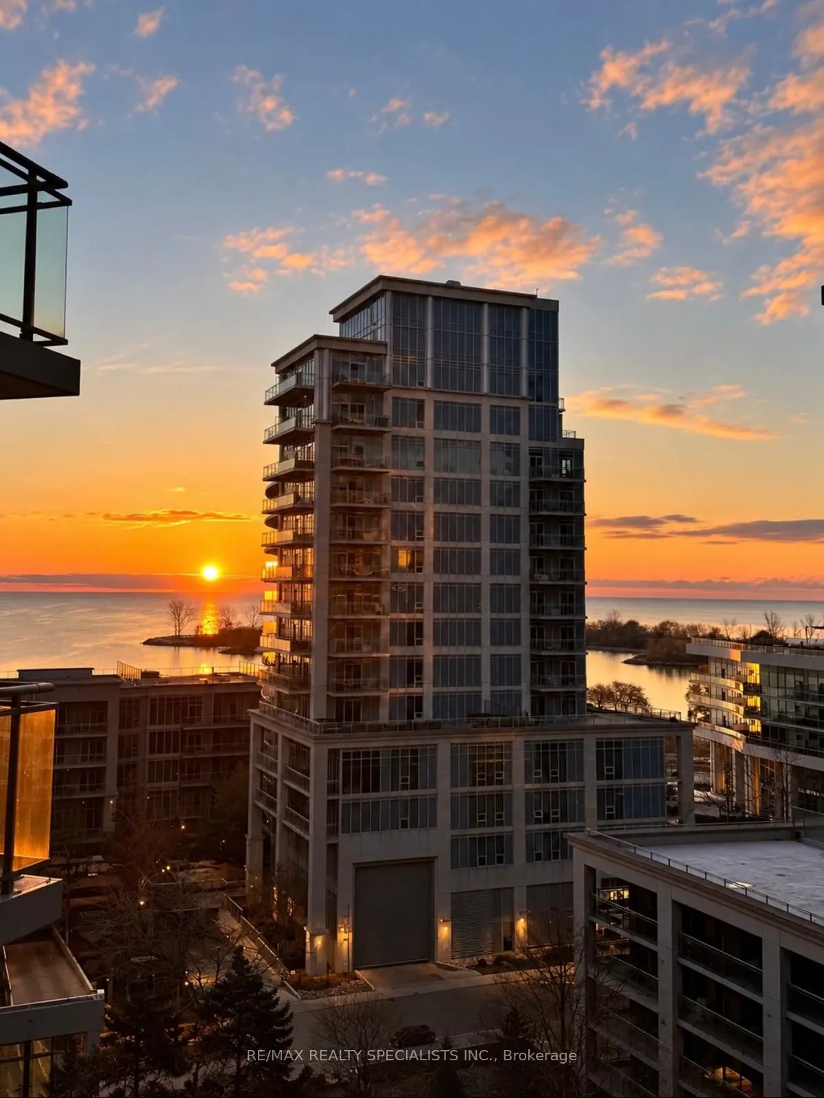 2119 LAKESHORE Boulevard W #901