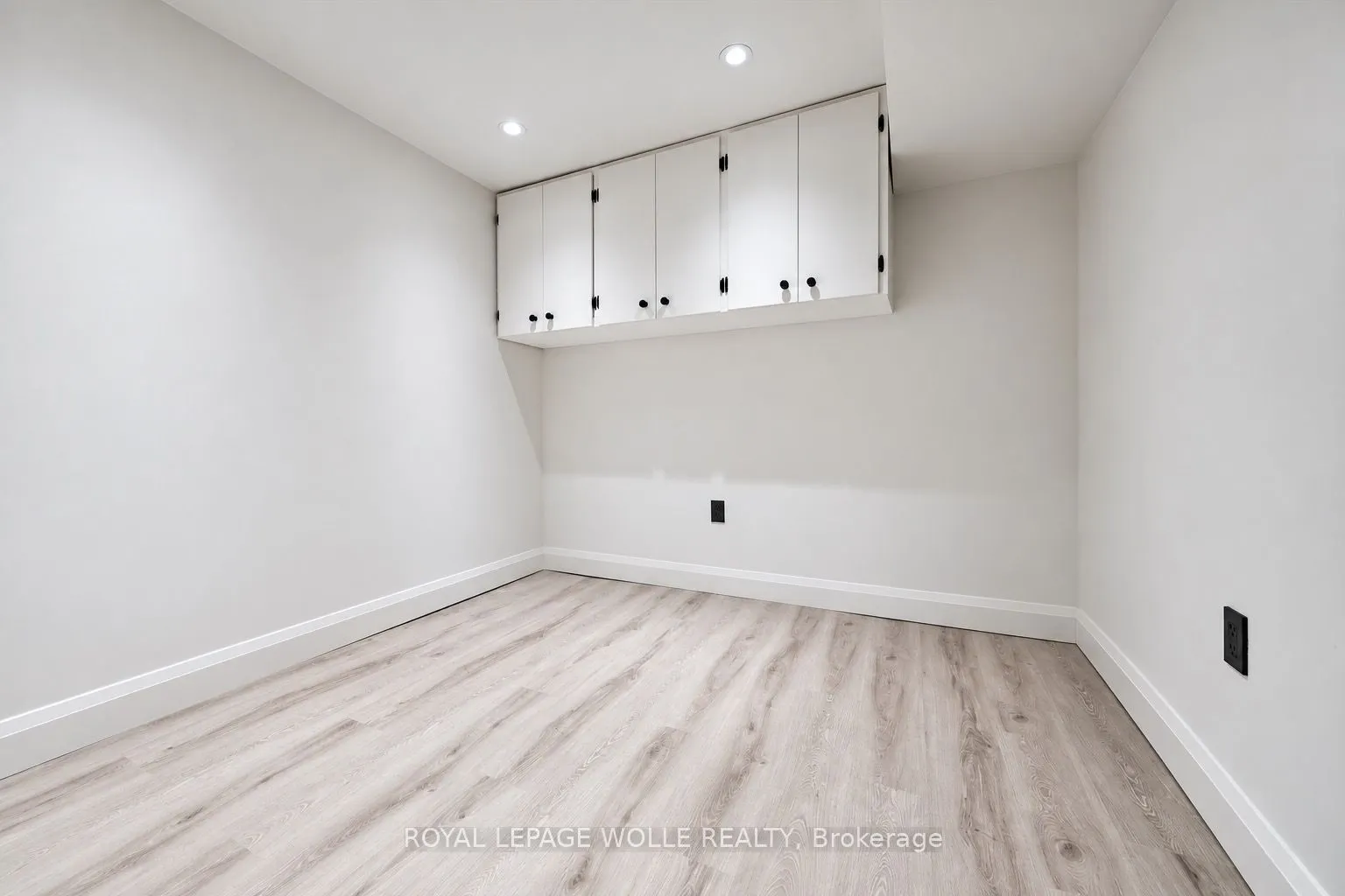5475 Lakeshore Road #107
