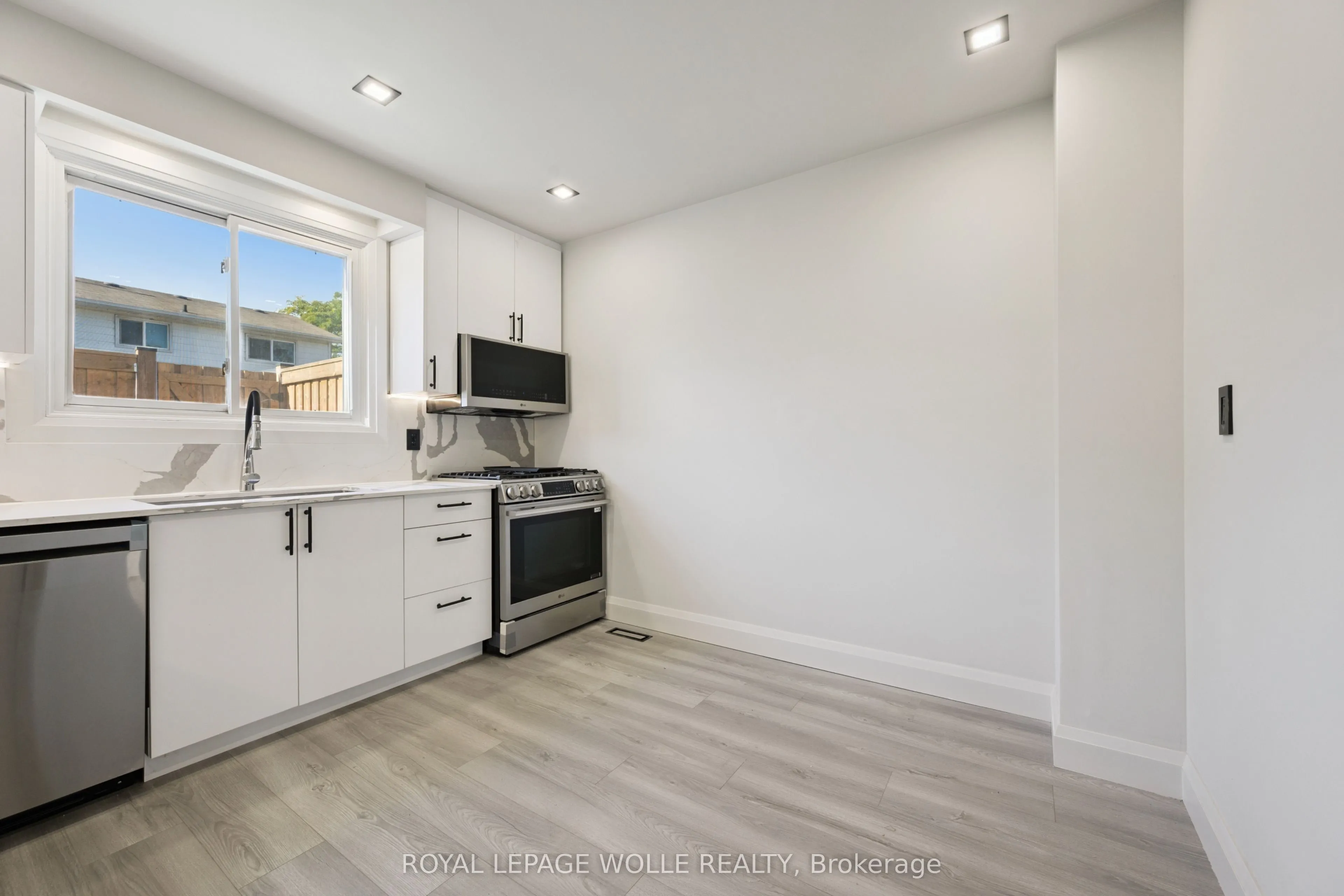 5475 Lakeshore Road #107