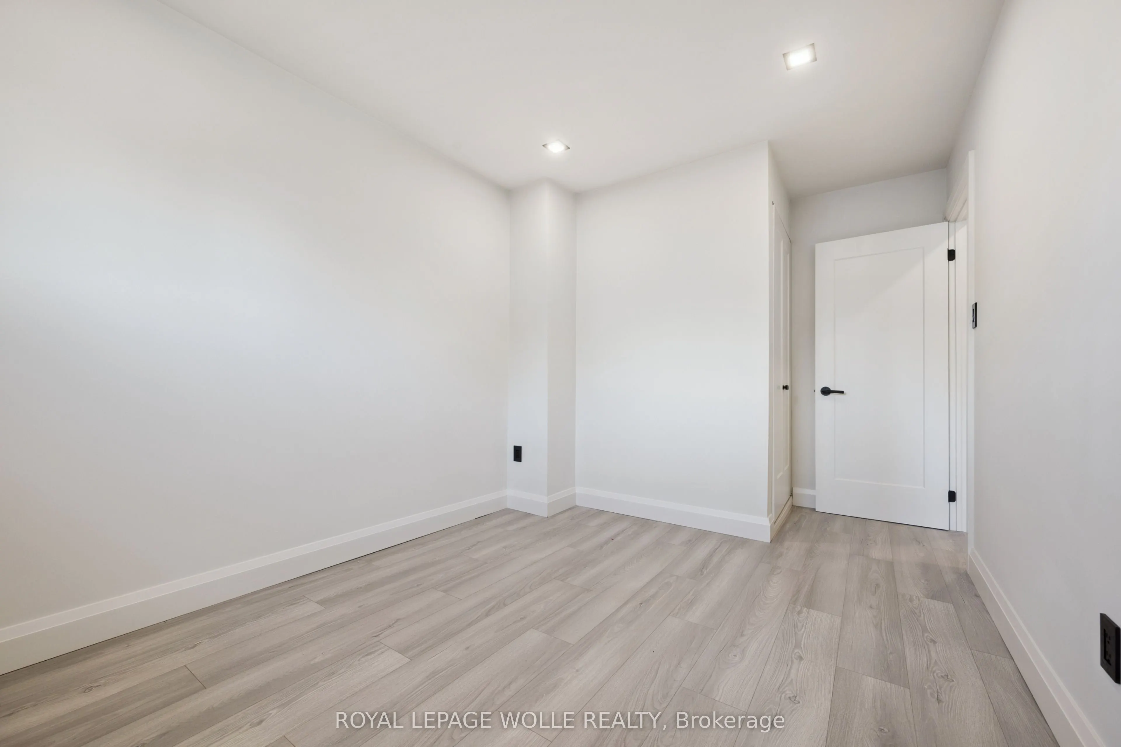 5475 Lakeshore Road #107