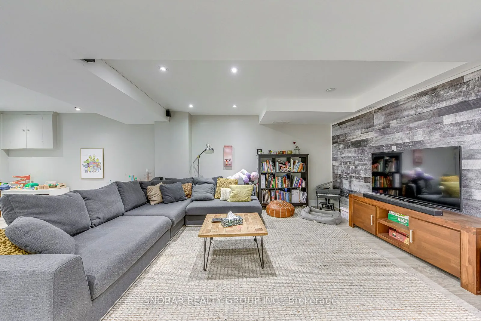 52 Decarie Circle