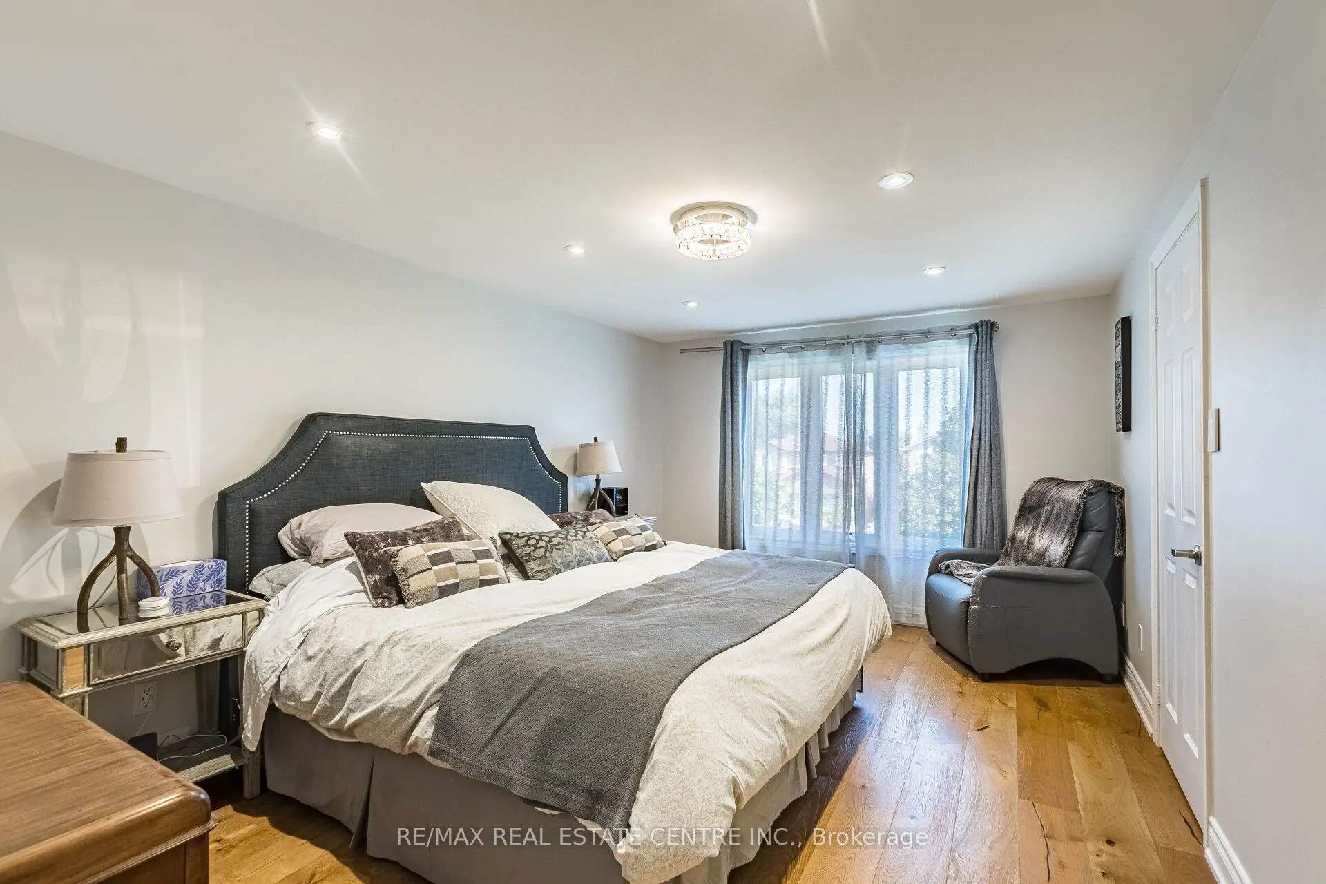 1571 Meadowfield Crescent