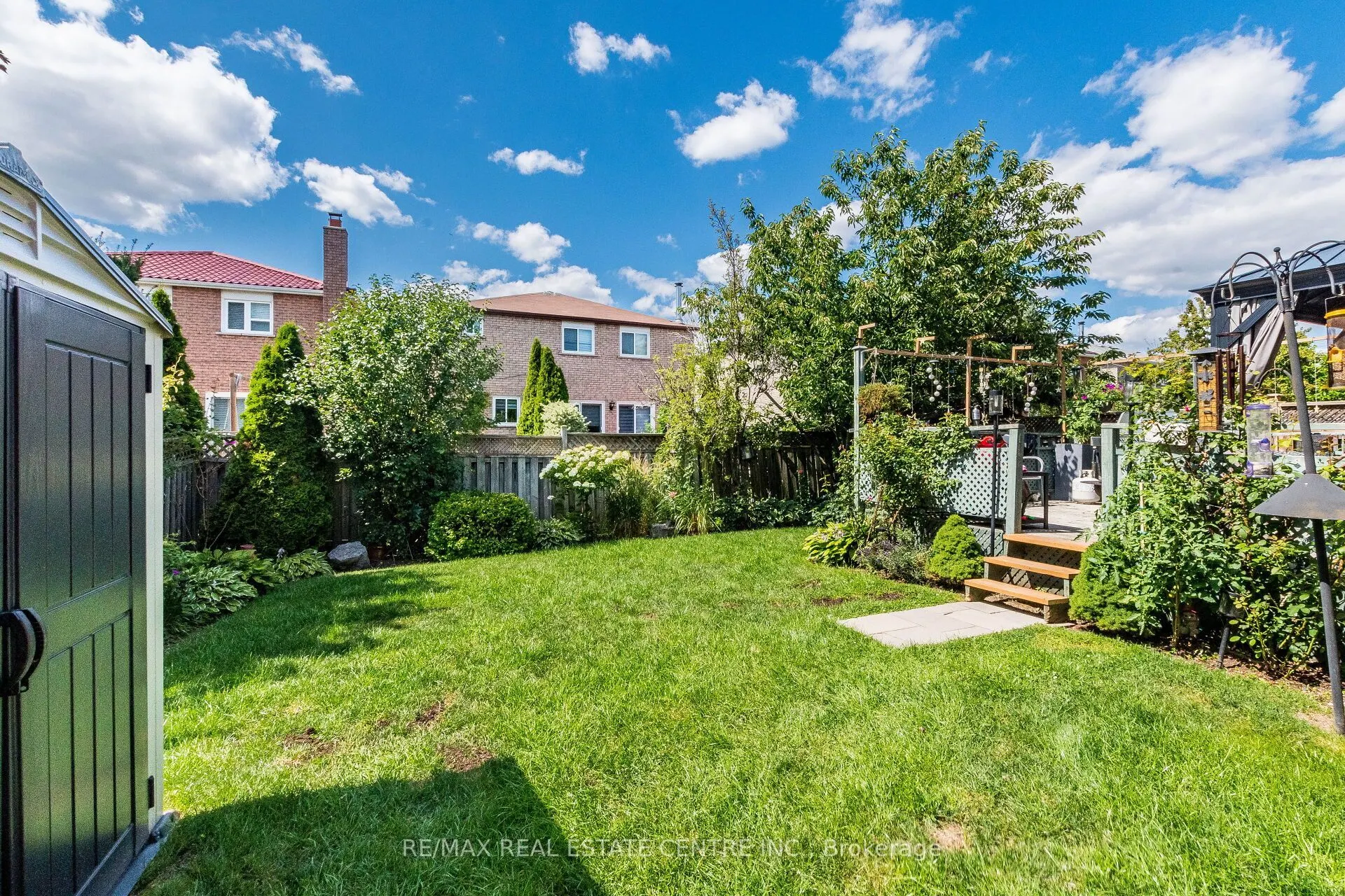 1571 Meadowfield Crescent