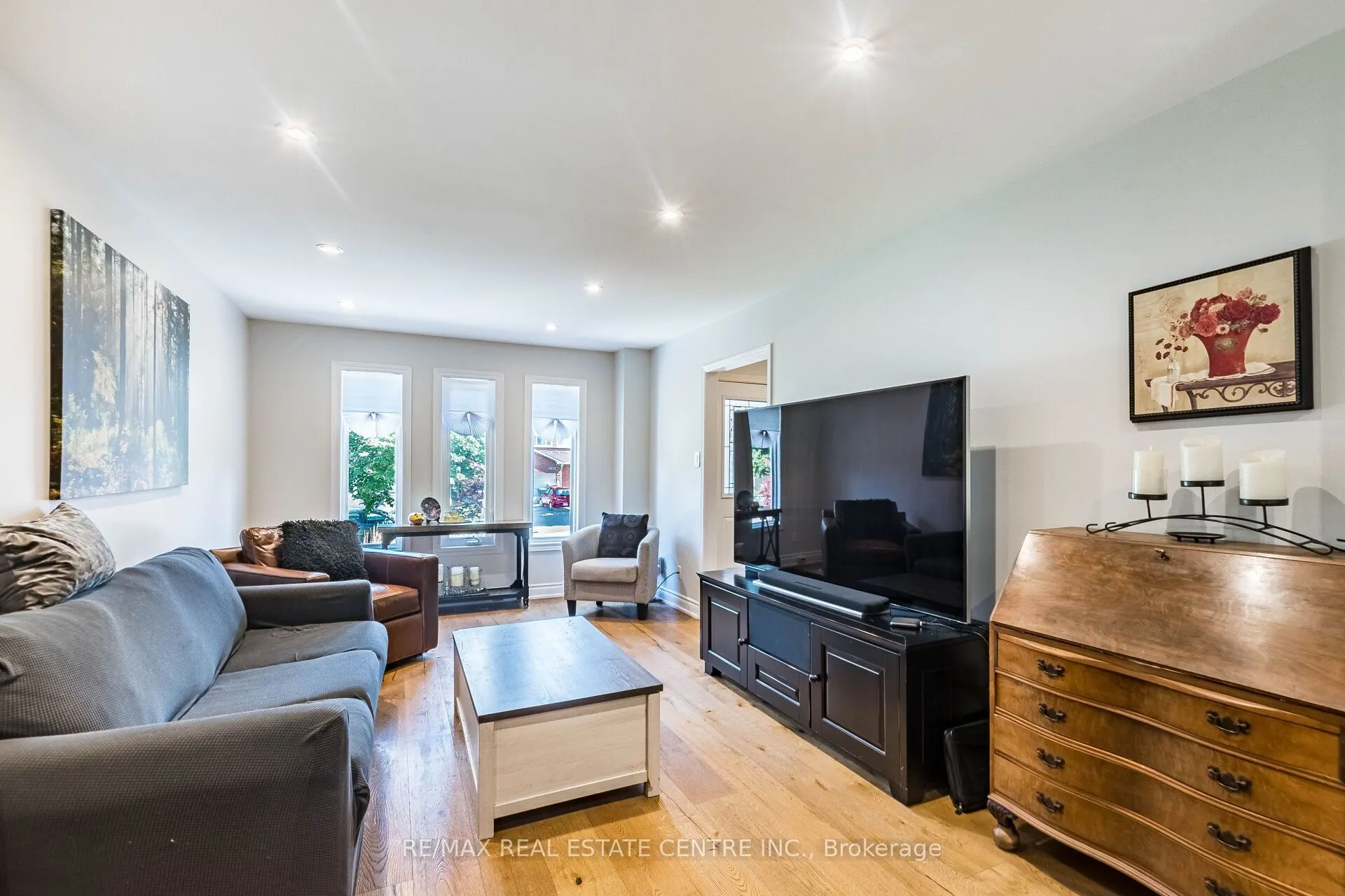 1571 Meadowfield Crescent