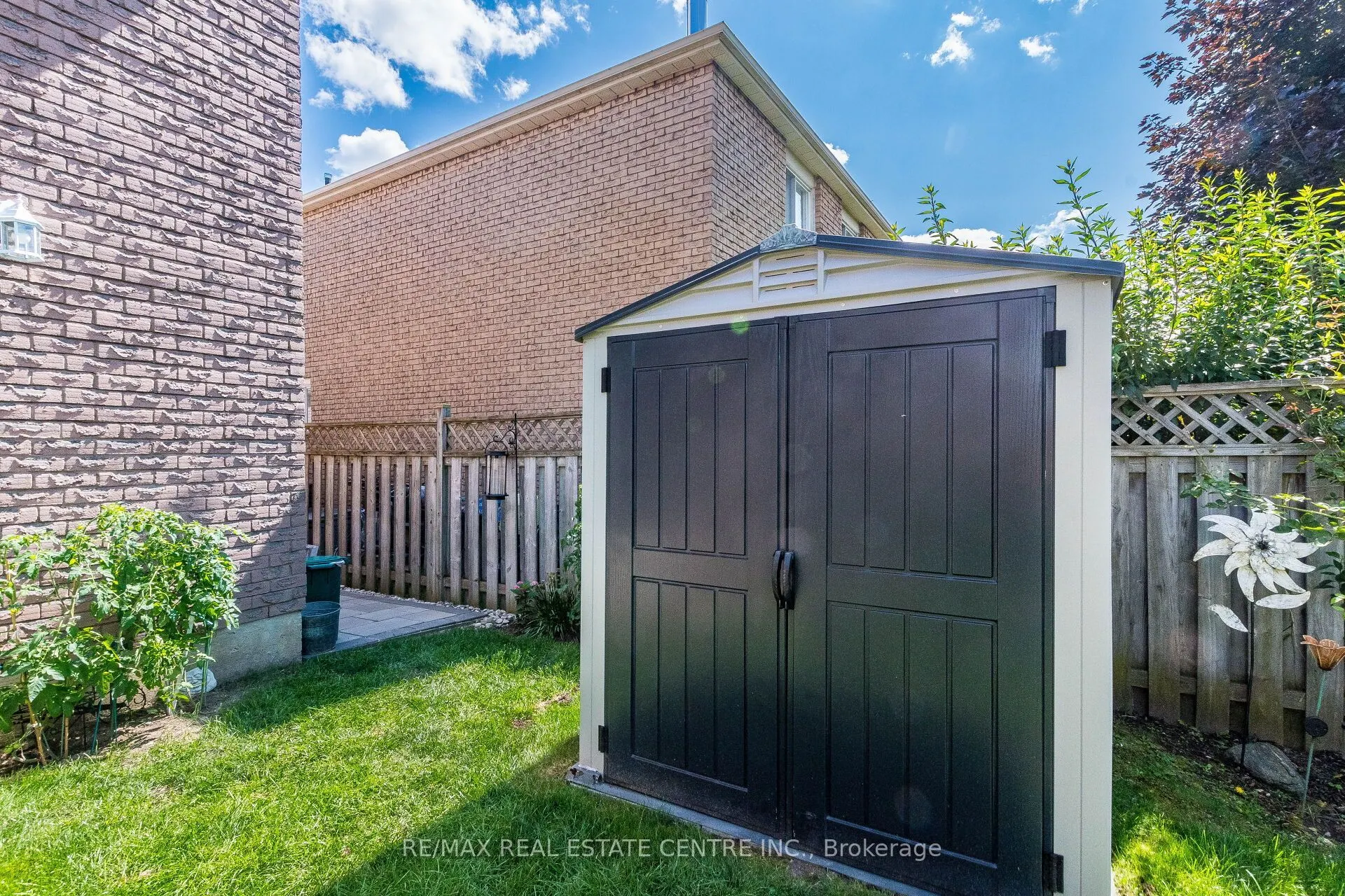1571 Meadowfield Crescent