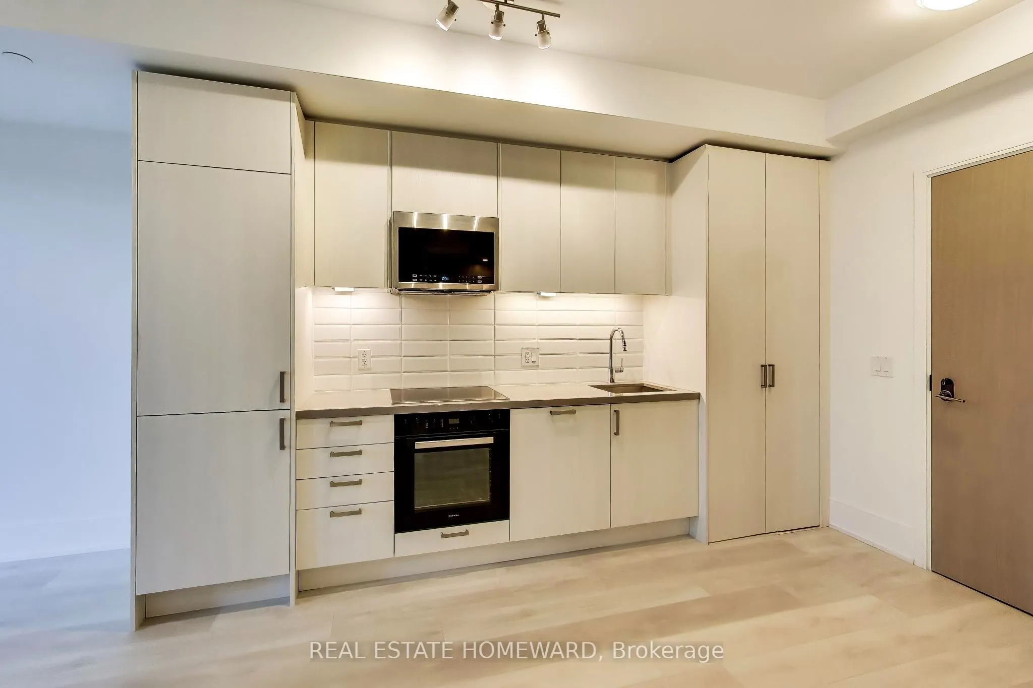 2450 Bloor Street W #304