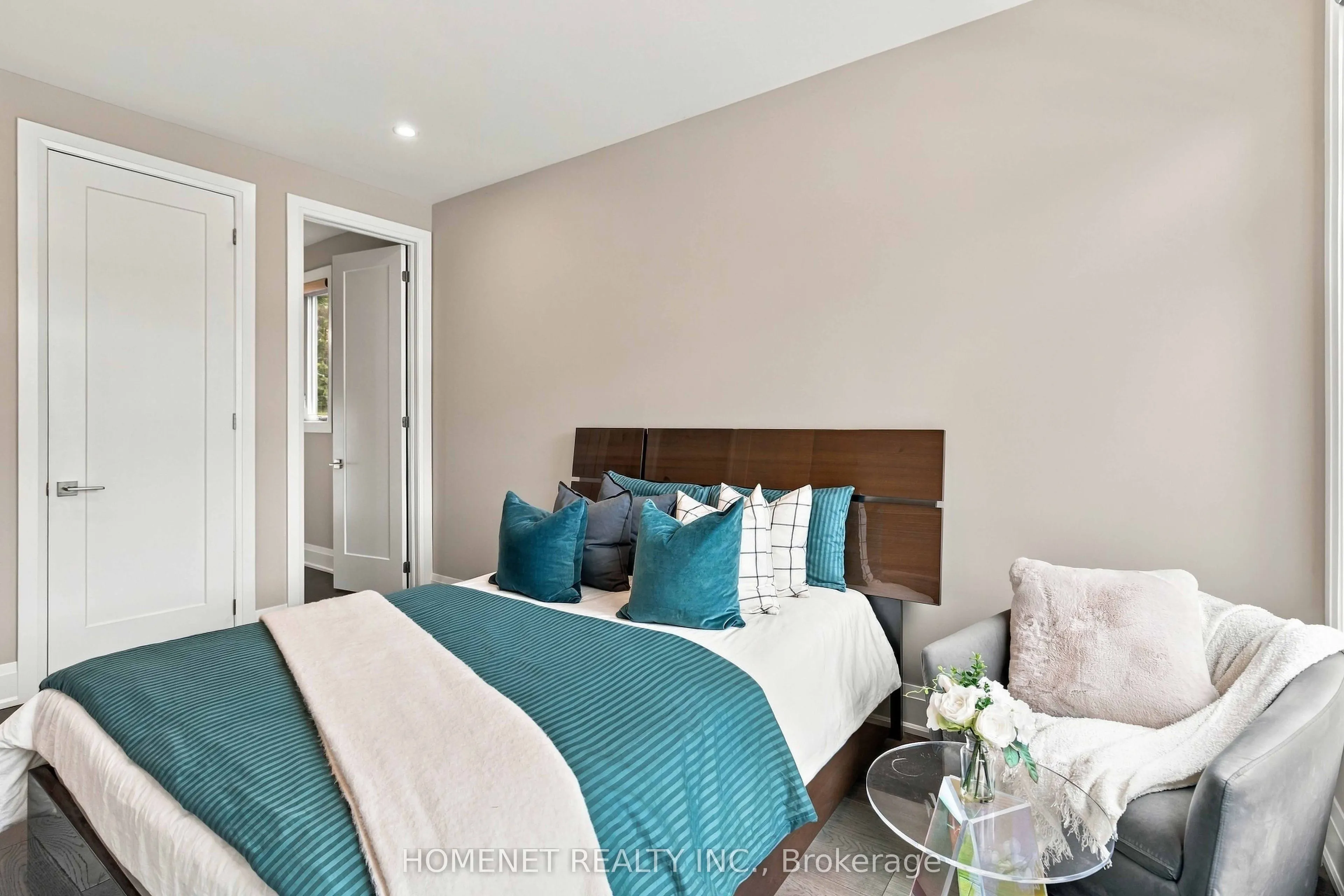 25A Tecumseth Avenue