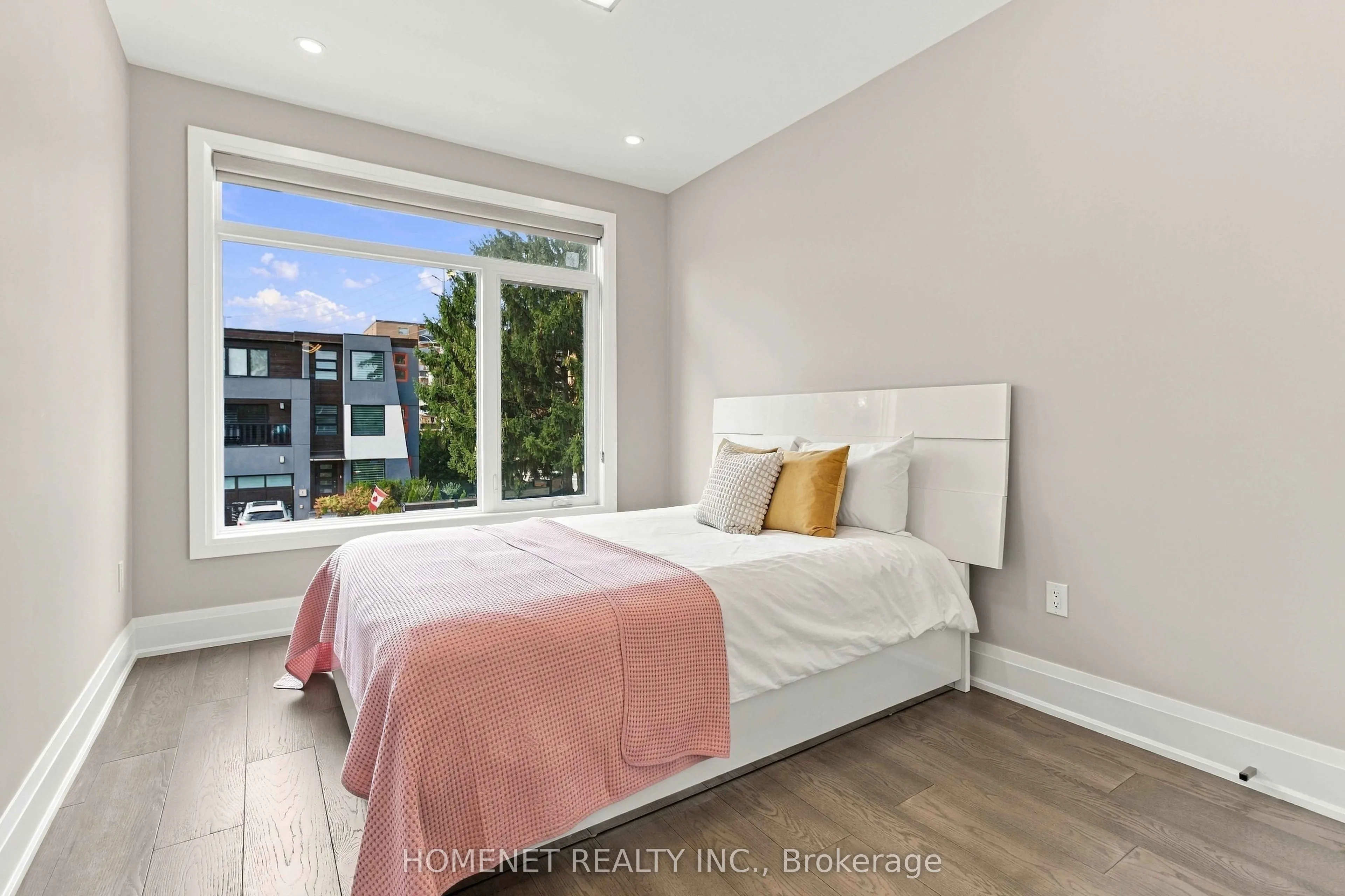 25A Tecumseth Avenue