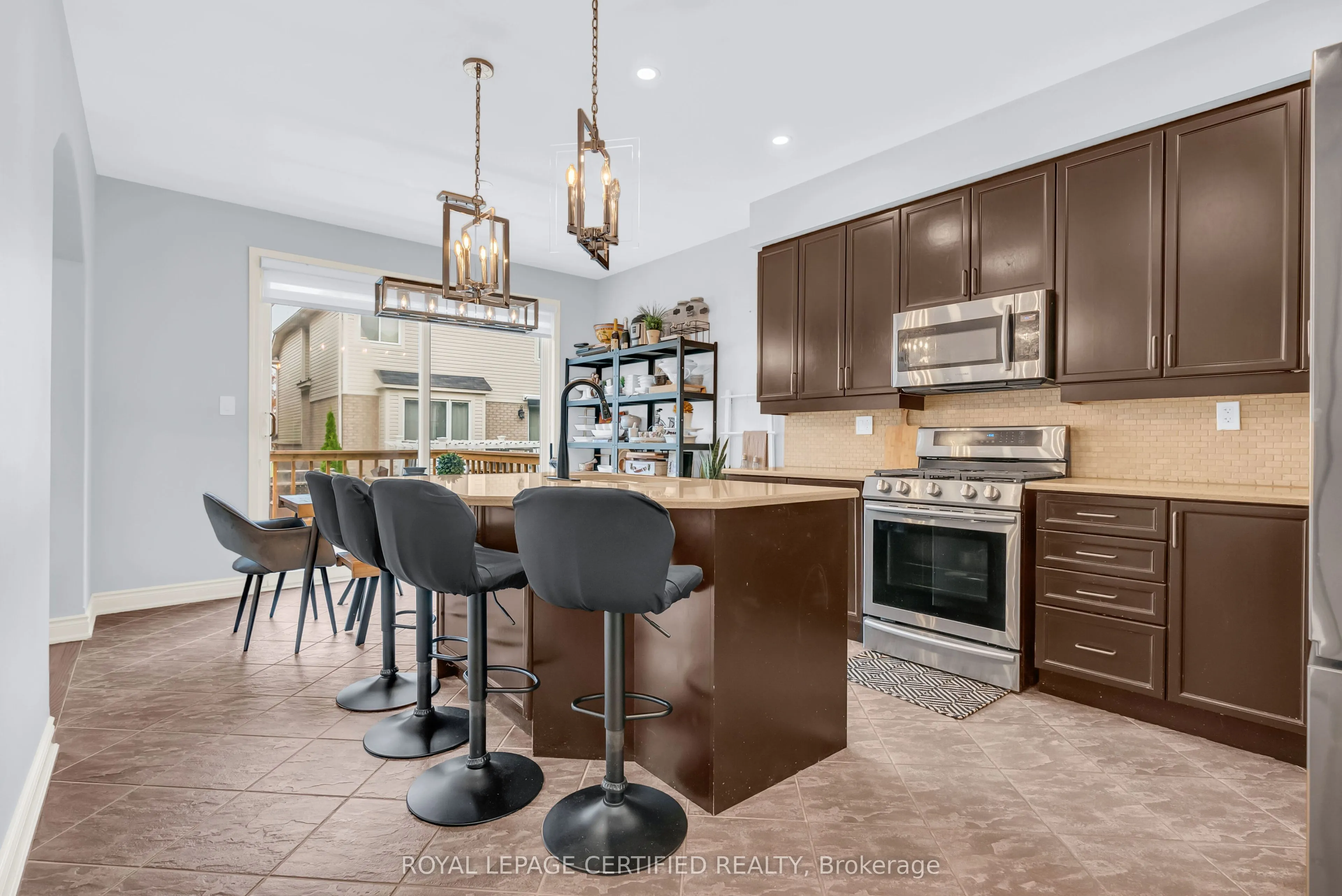 921 Hepburn Road