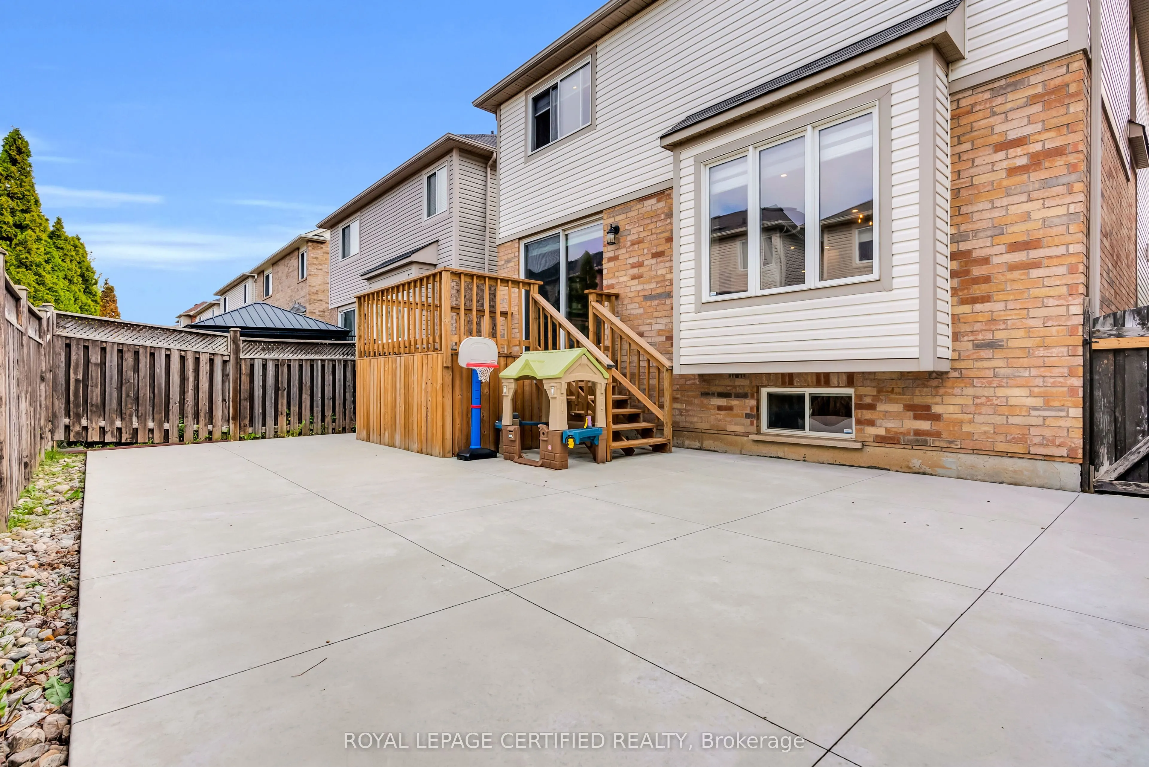 921 Hepburn Road