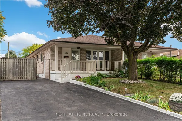 1302 Redbank Crescent