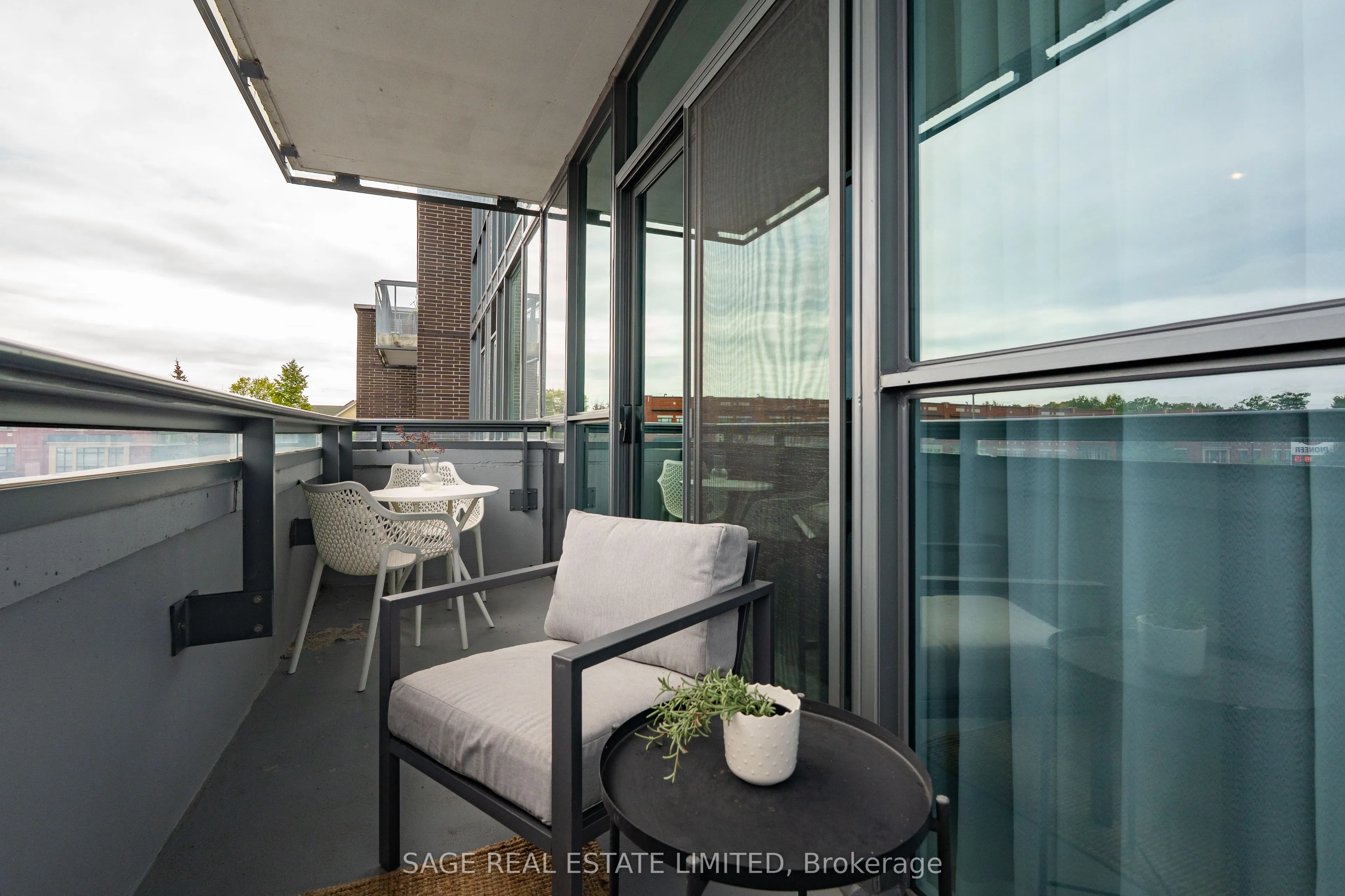 1 Hurontario Street #202