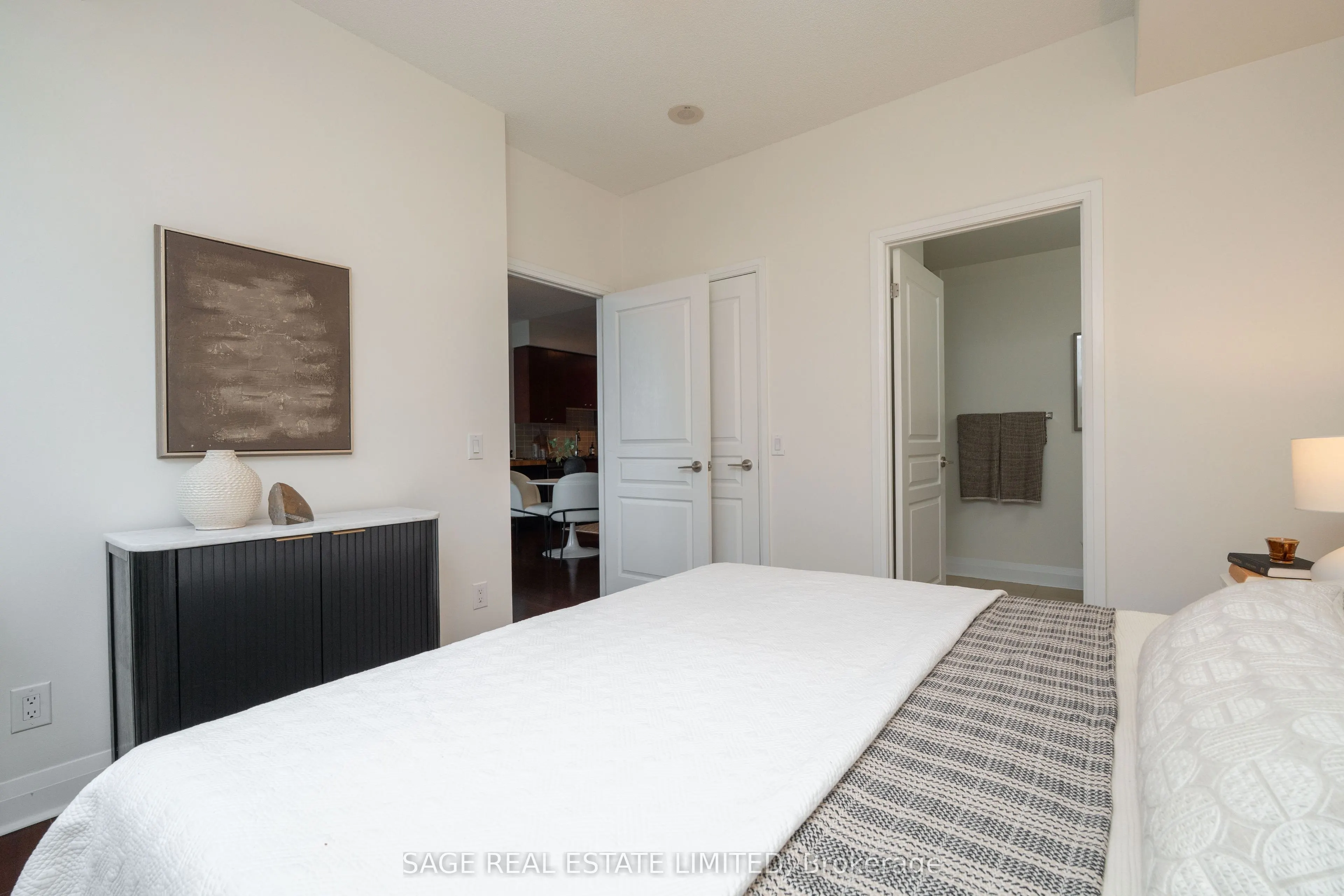1 Hurontario Street #202