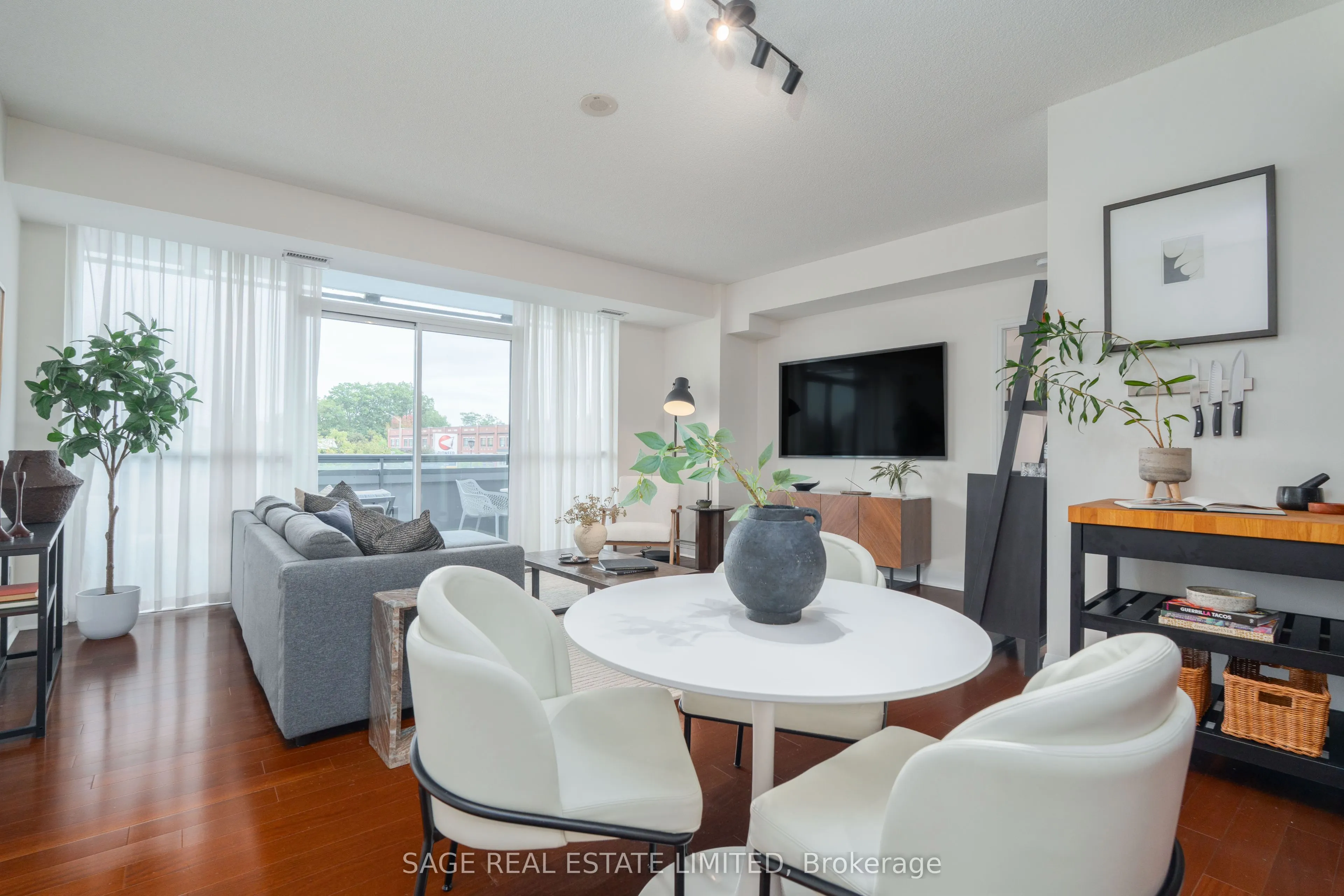 1 Hurontario Street #202