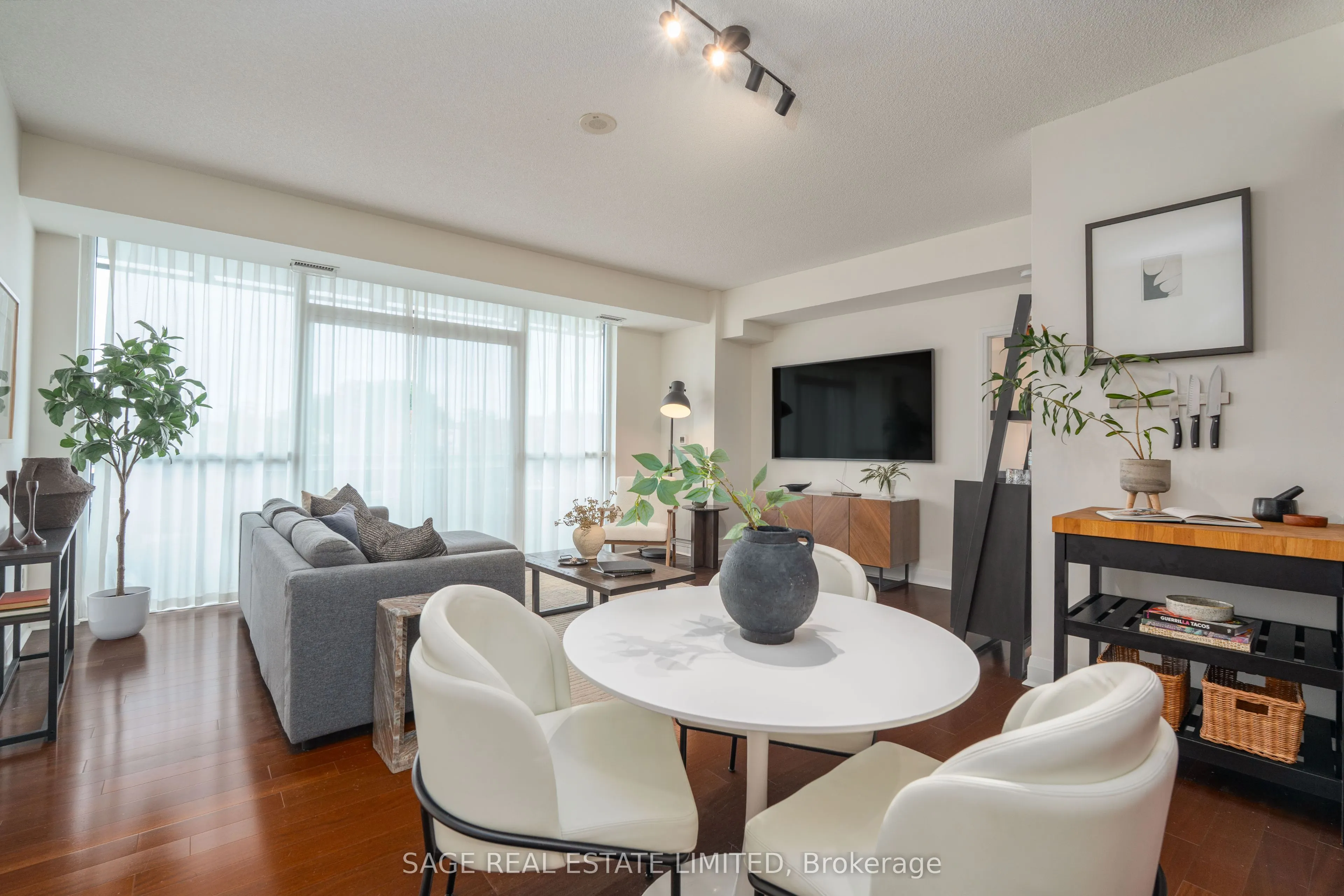 1 Hurontario Street #202