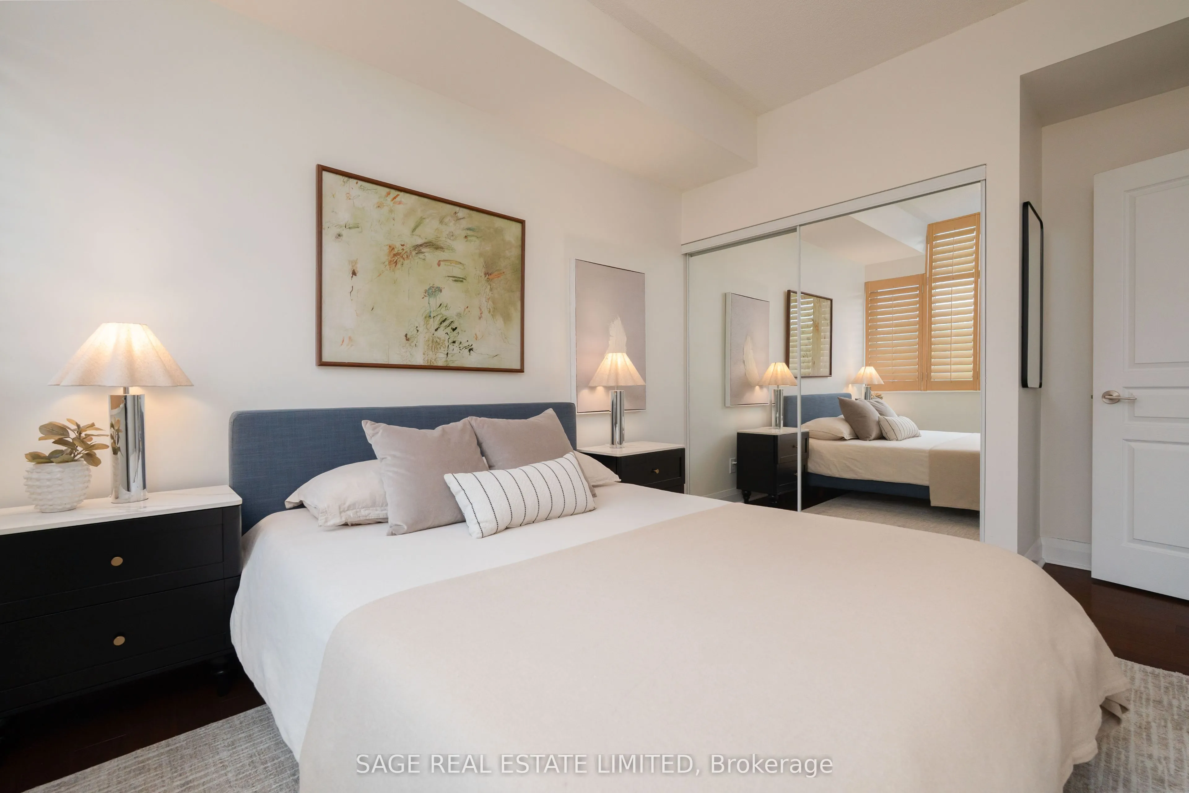 1 Hurontario Street #202