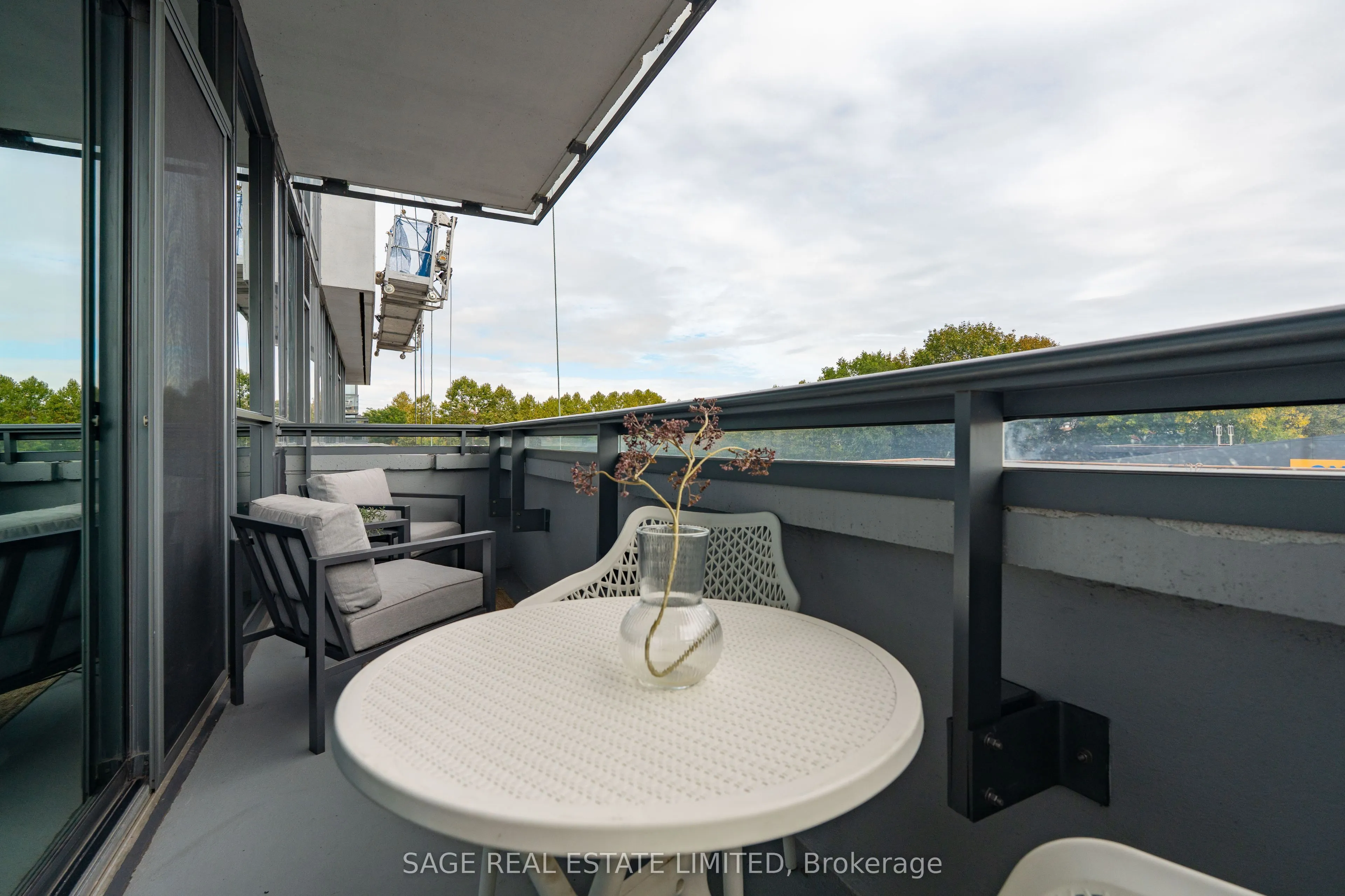 1 Hurontario Street #202