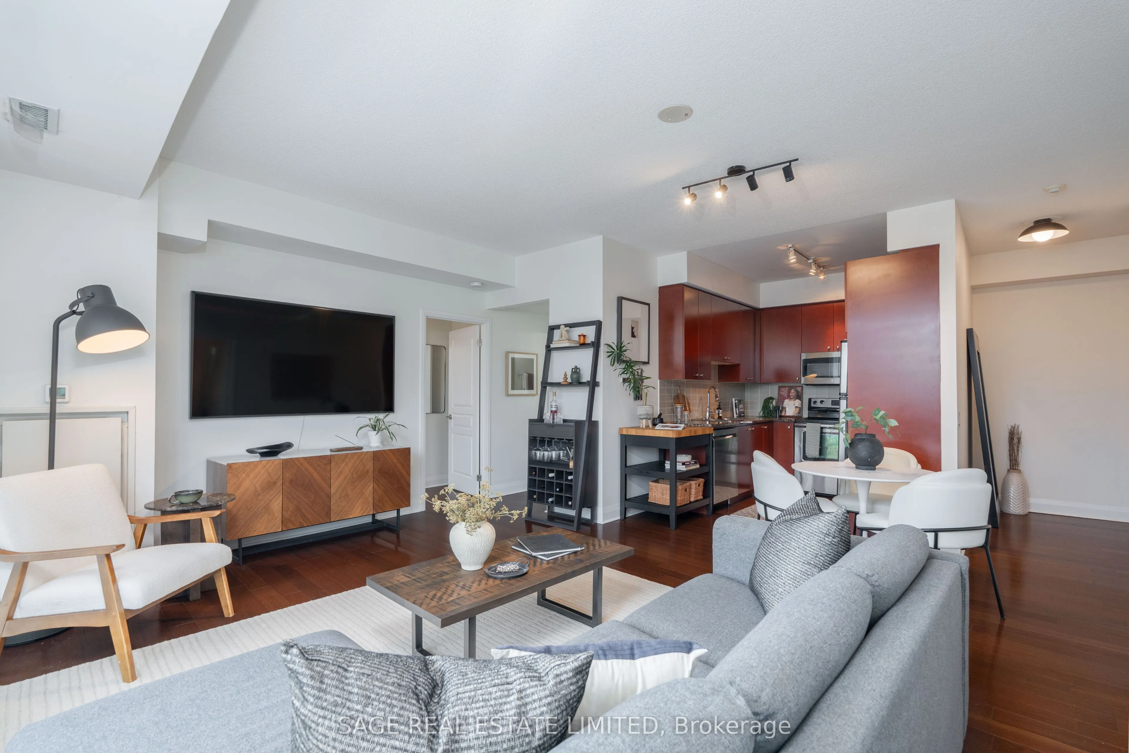1 Hurontario Street #202