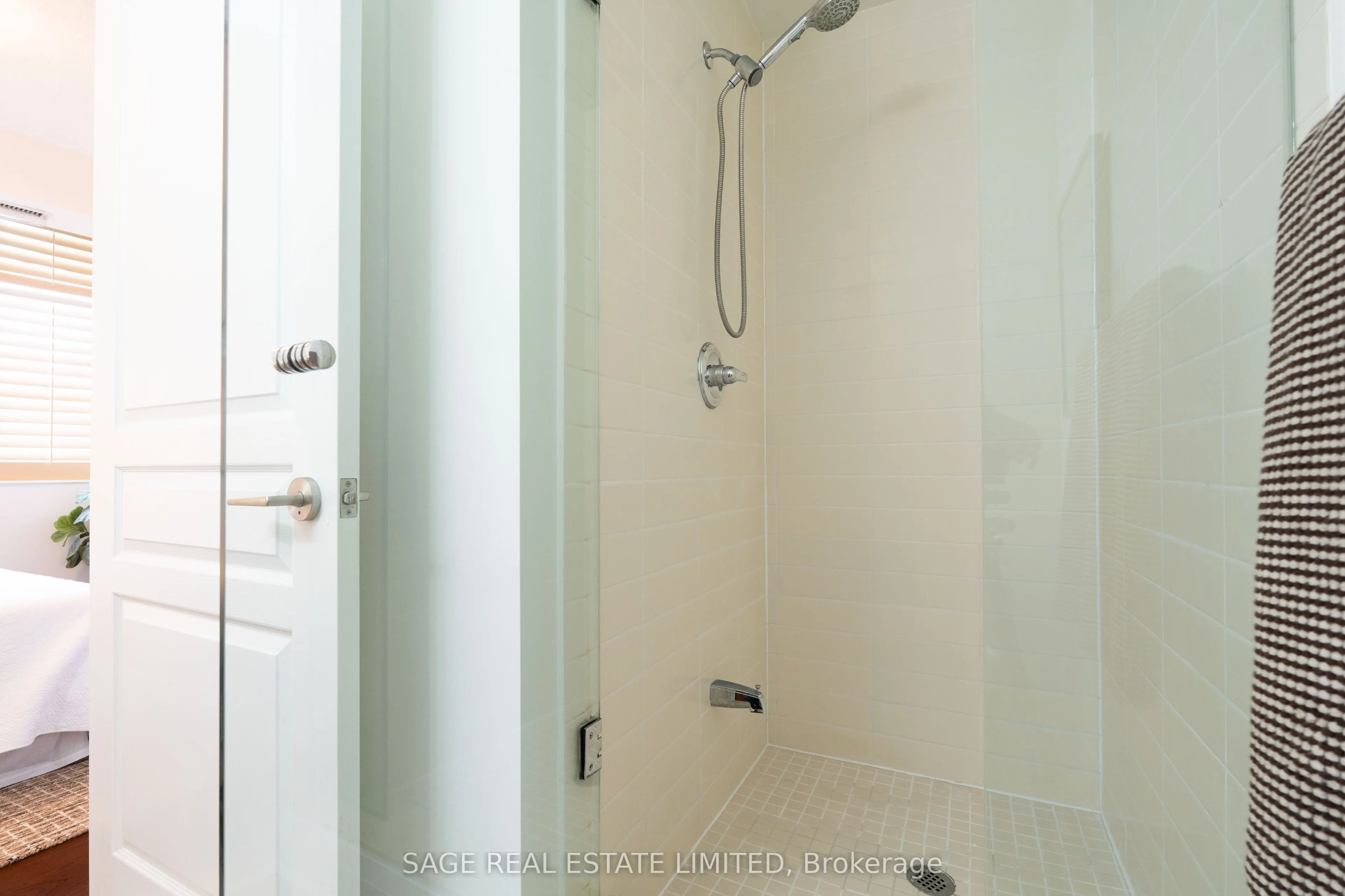 1 Hurontario Street #202