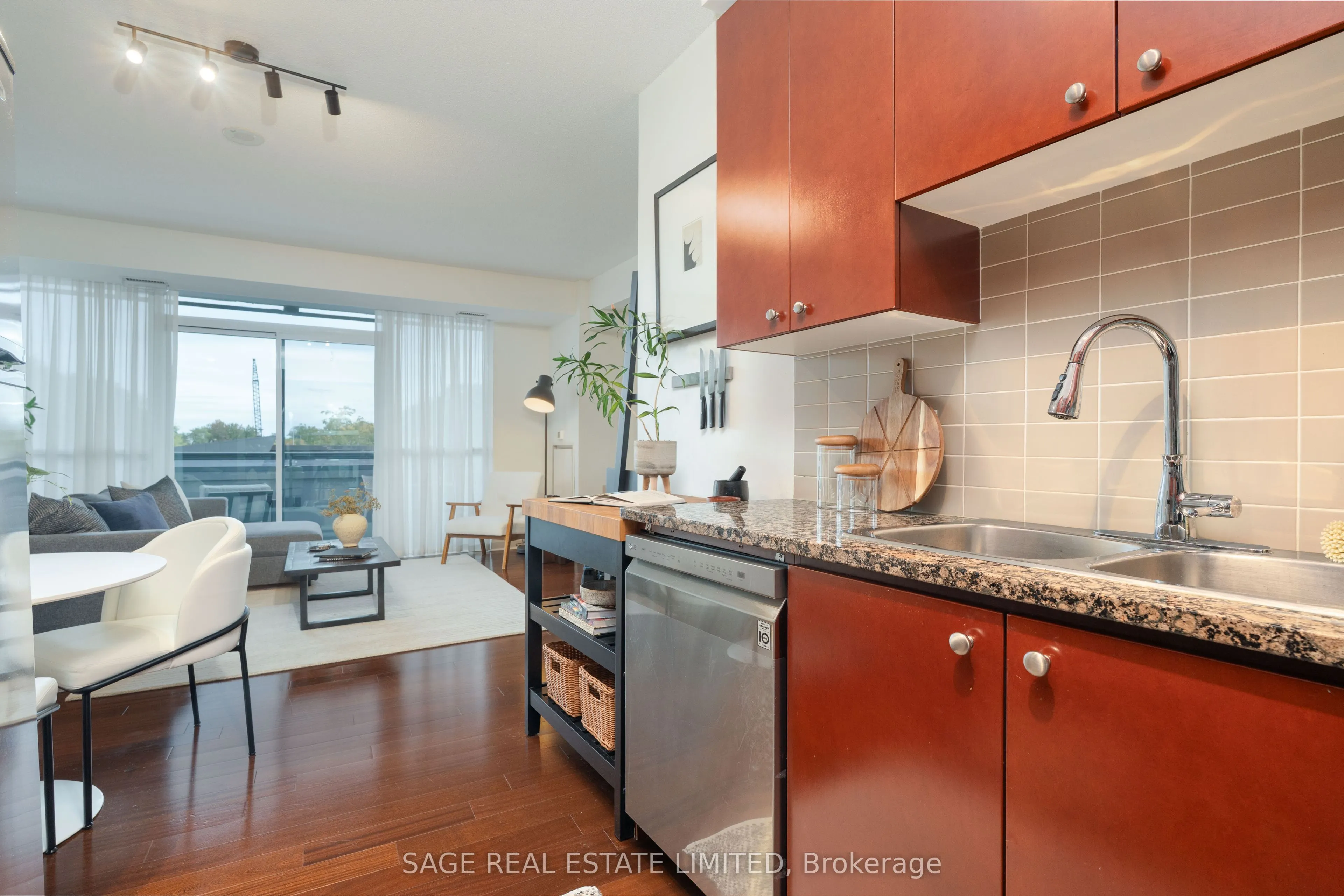1 Hurontario Street #202