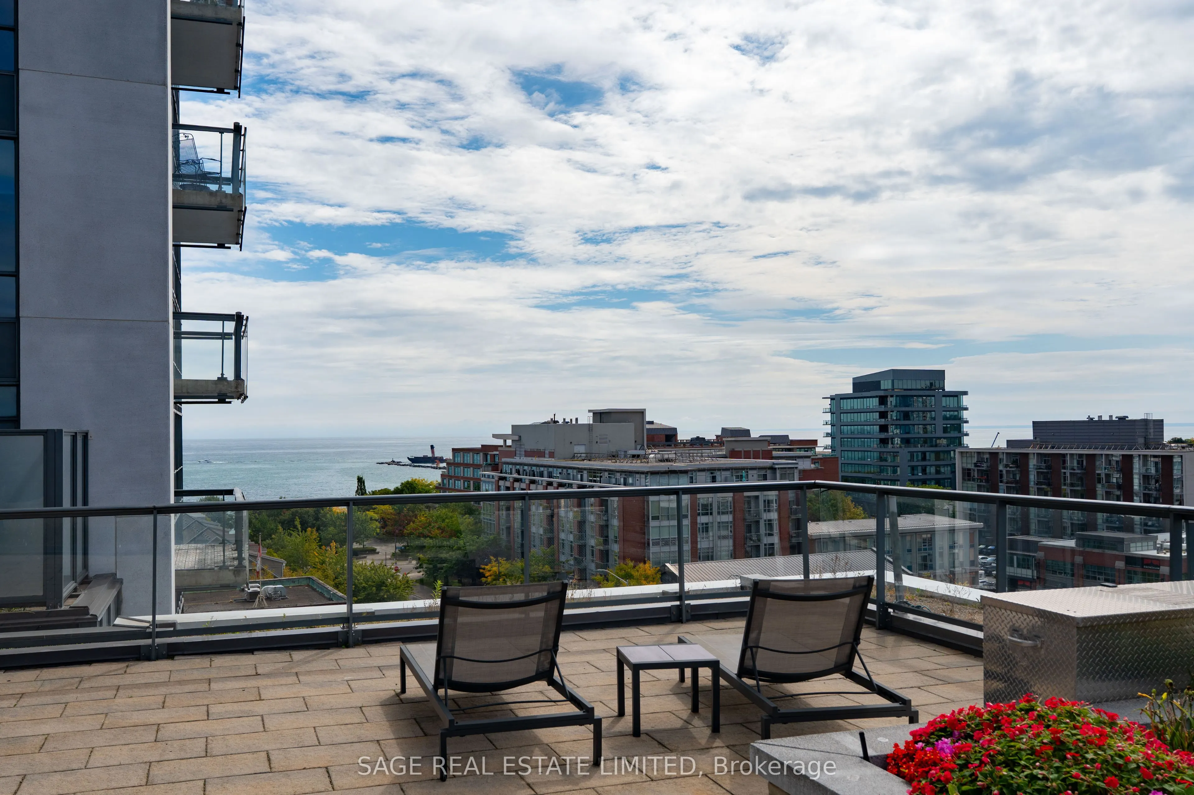 1 Hurontario Street #202