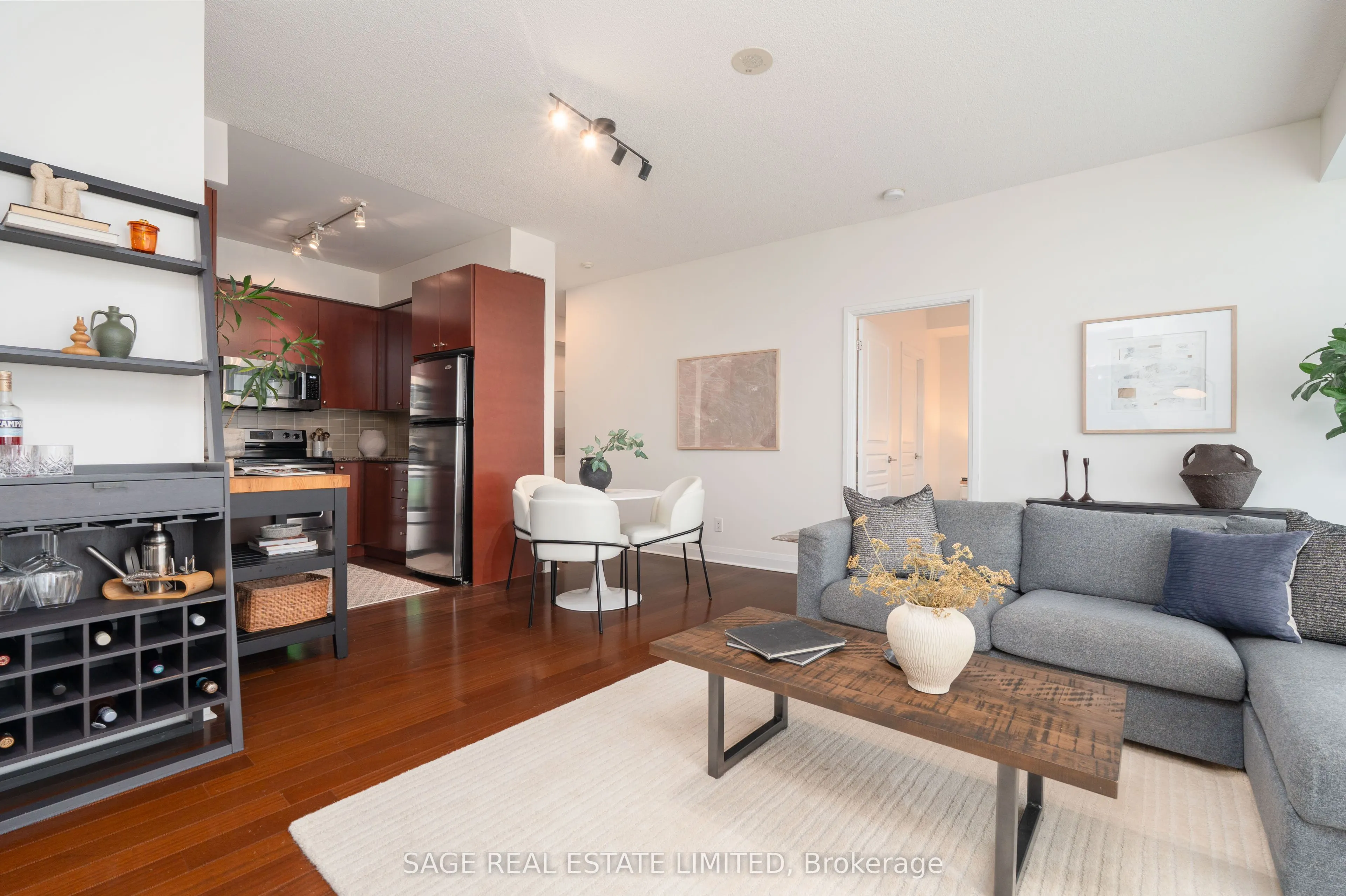 1 Hurontario Street #202