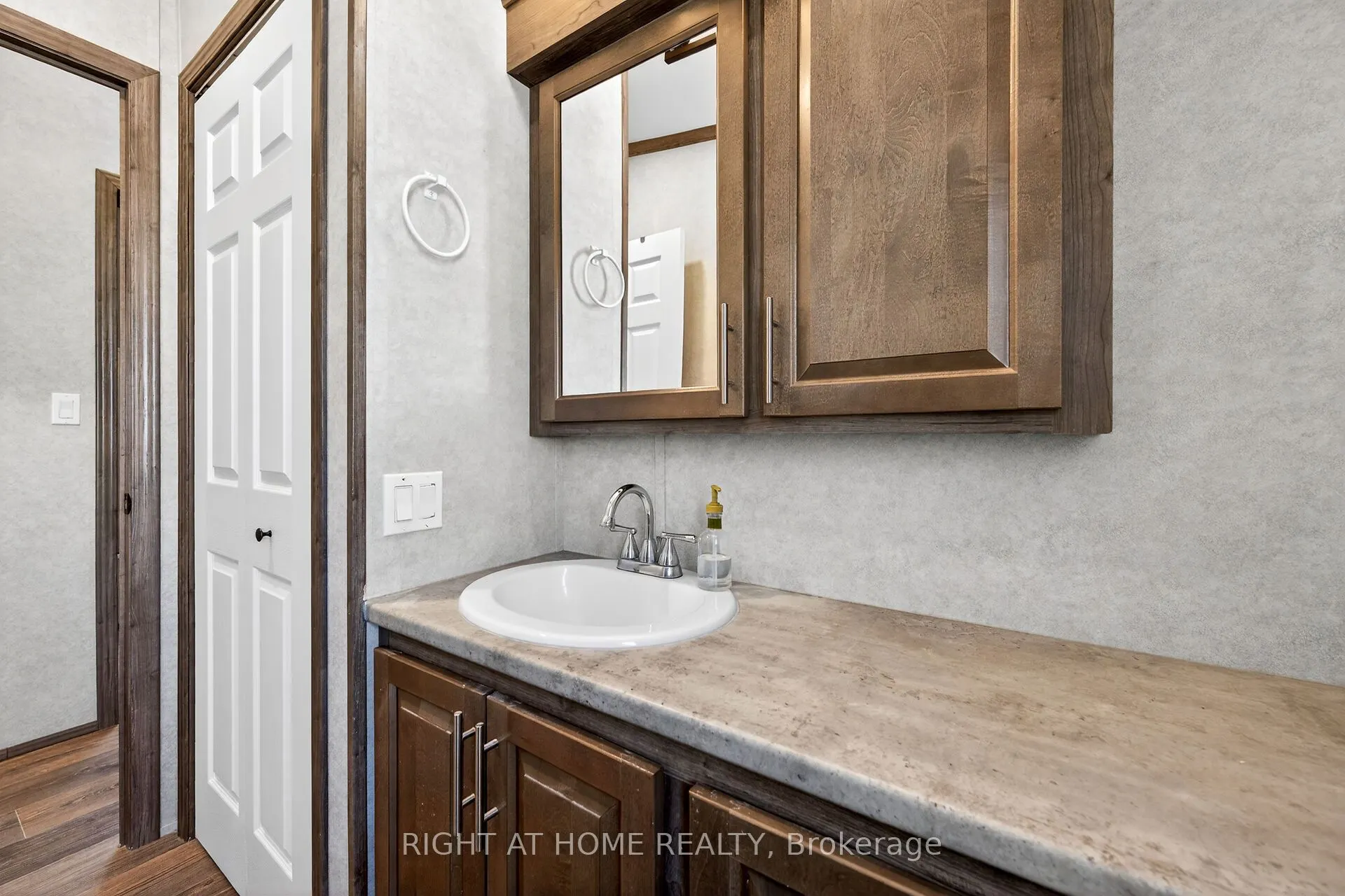 4449 Milburough Line #5 Beech Street