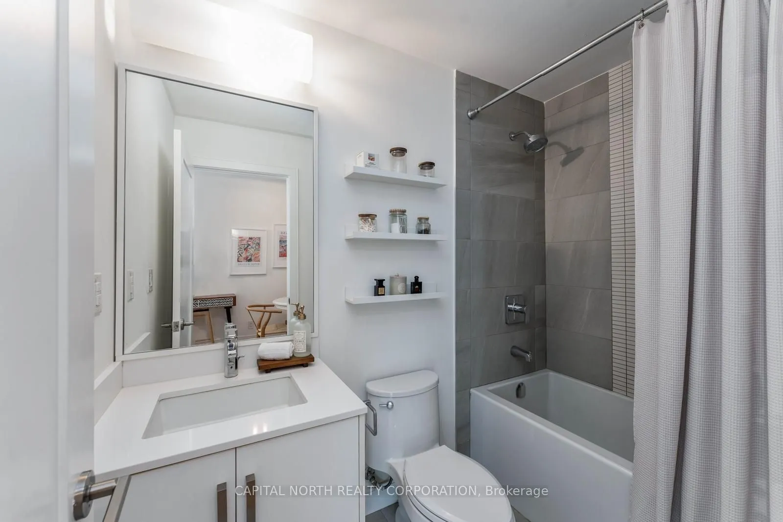 1575 Lakeshore Road W #270