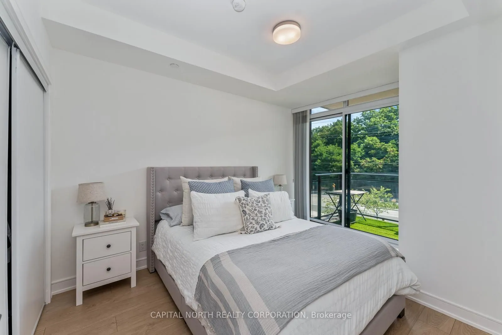 1575 Lakeshore Road W #270