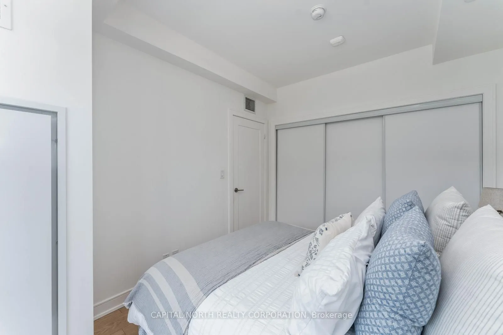 1575 Lakeshore Road W #270