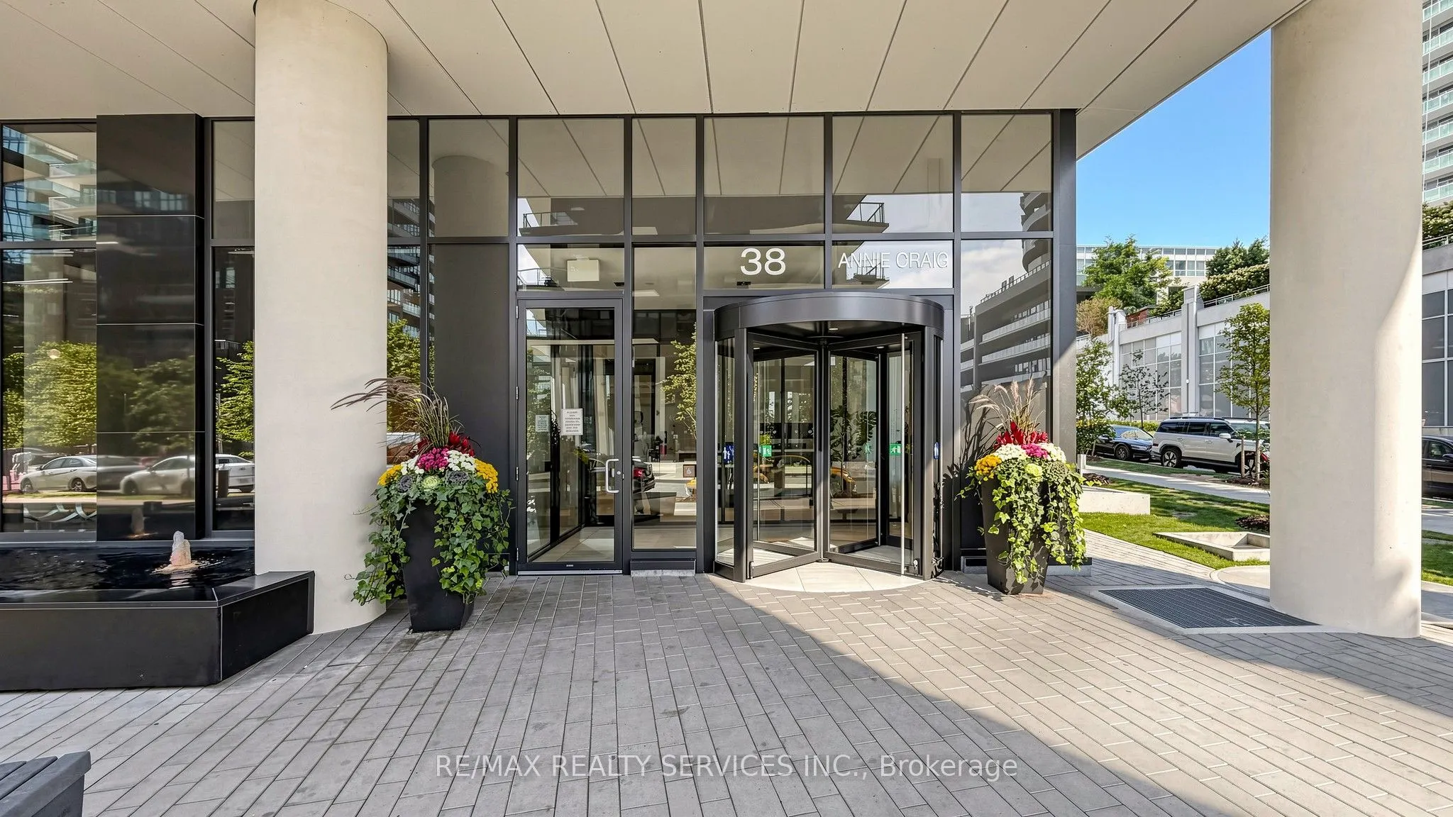 38 Annie Craig Drive #707