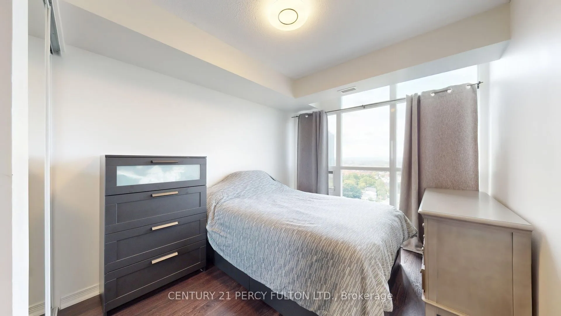 9 George Street N #1612